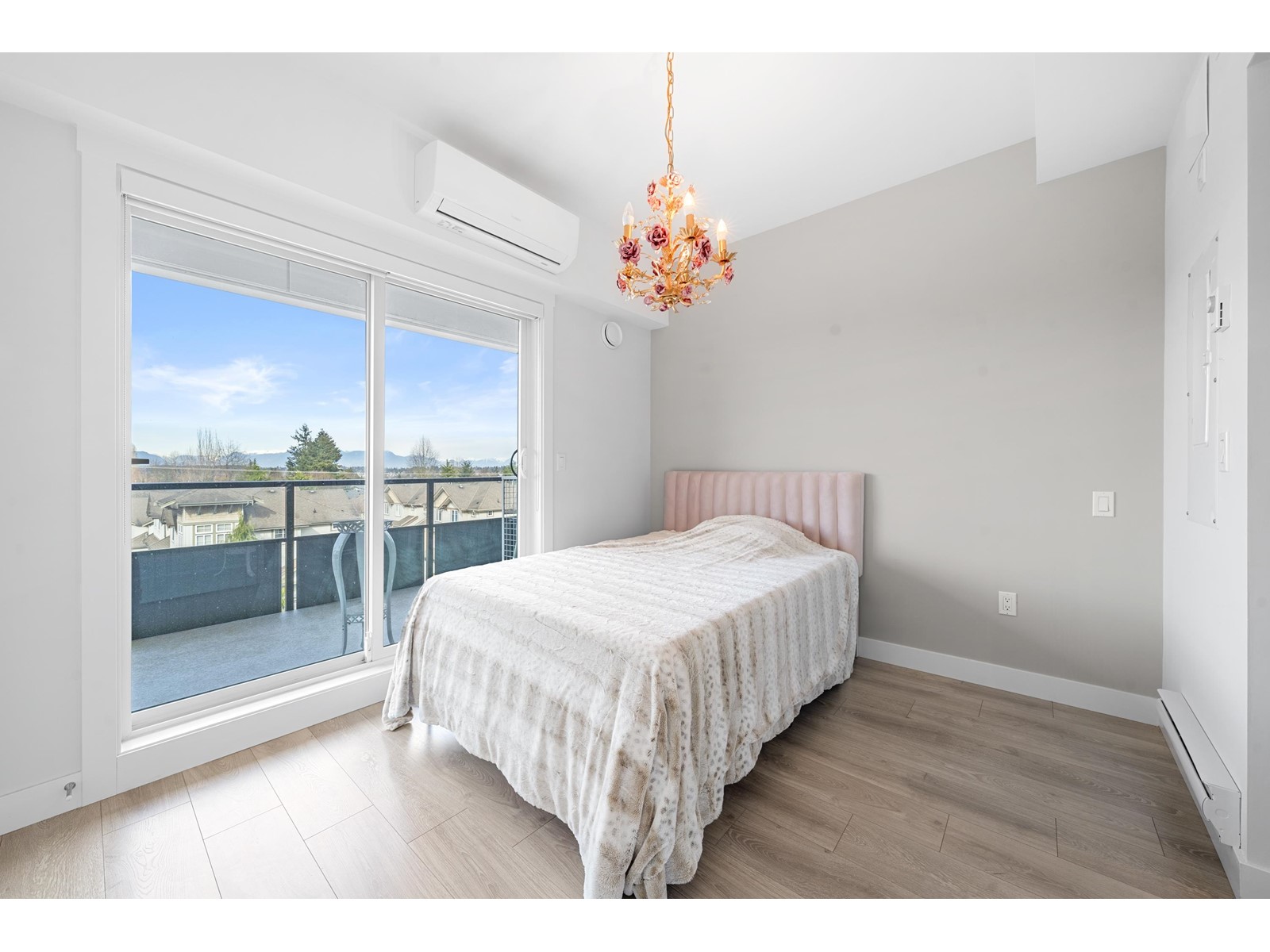 B414 14438 72 Avenue Property Photo 12