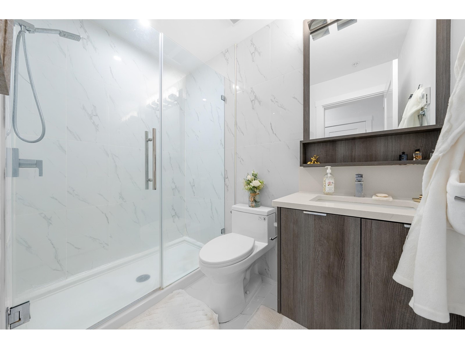 B414 14438 72 Avenue Property Photo 16