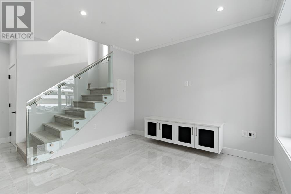 6749 Knight Street Property Photo 4