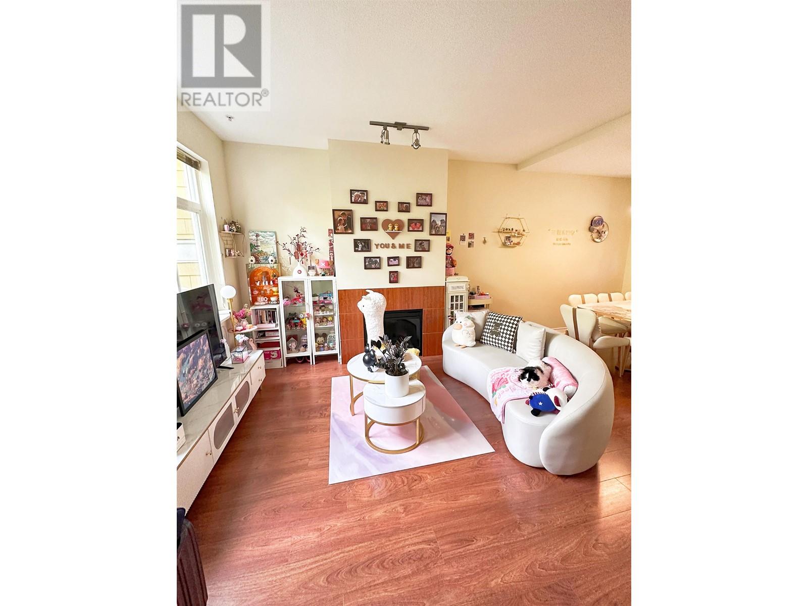 80 6878 Southpoint Drive Property Photo 4