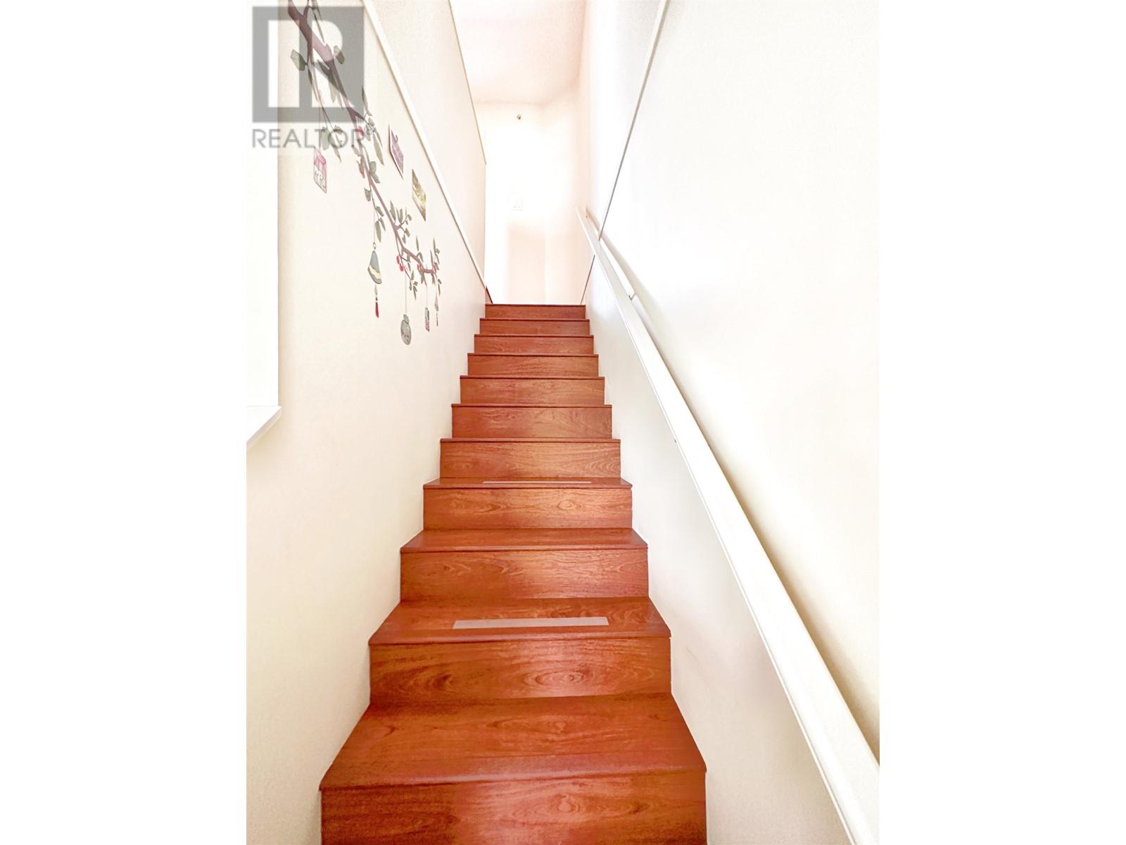 80 6878 Southpoint Drive Property Photo 8