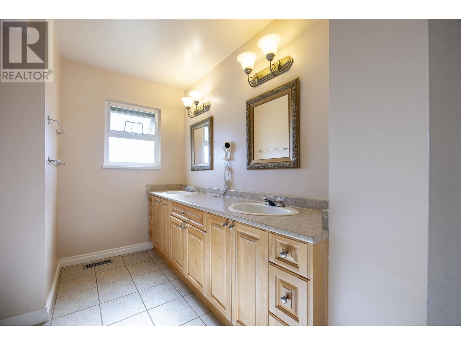 736 Sydney Avenue Property Photo 17
