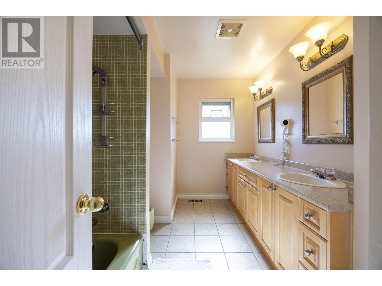 736 Sydney Avenue Property Photo 18
