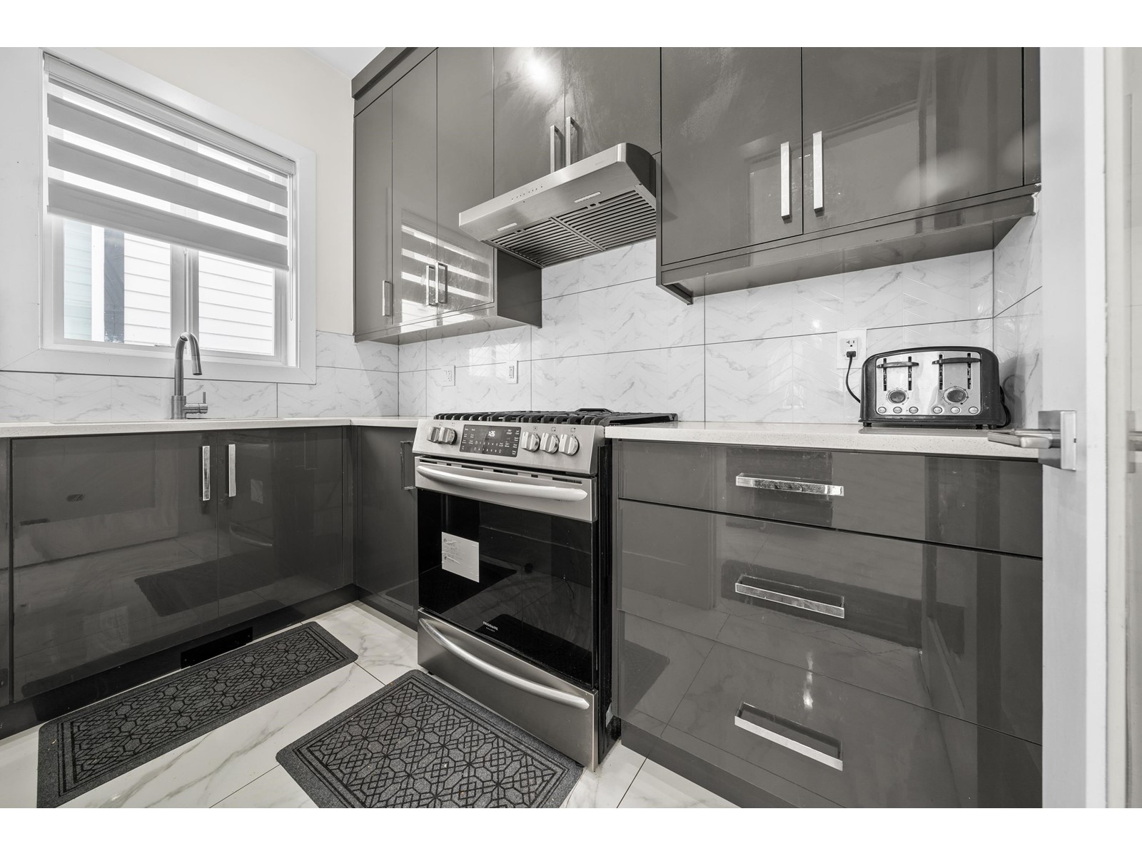6021 128a Street Property Photo 22