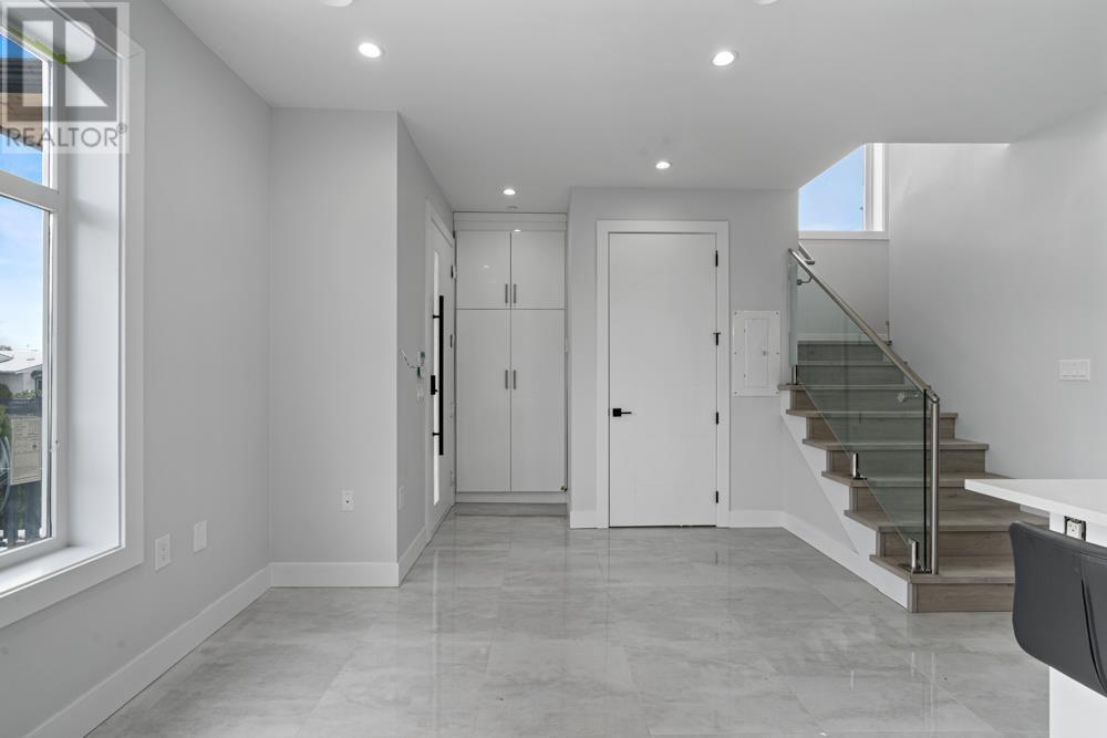 6751 Knight Street Property Photo 5
