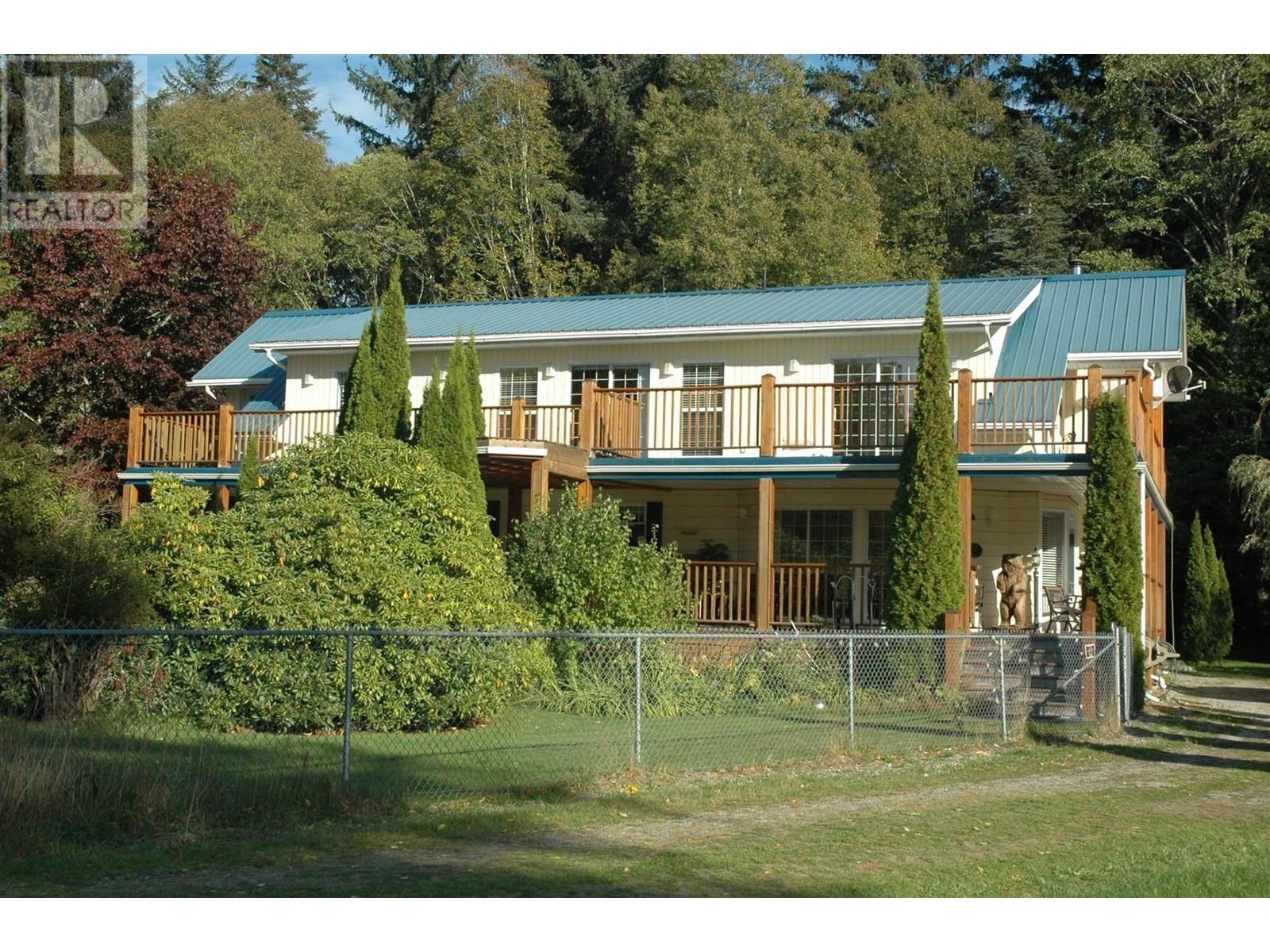 877 Mackenzie 20 Highway Property Photo