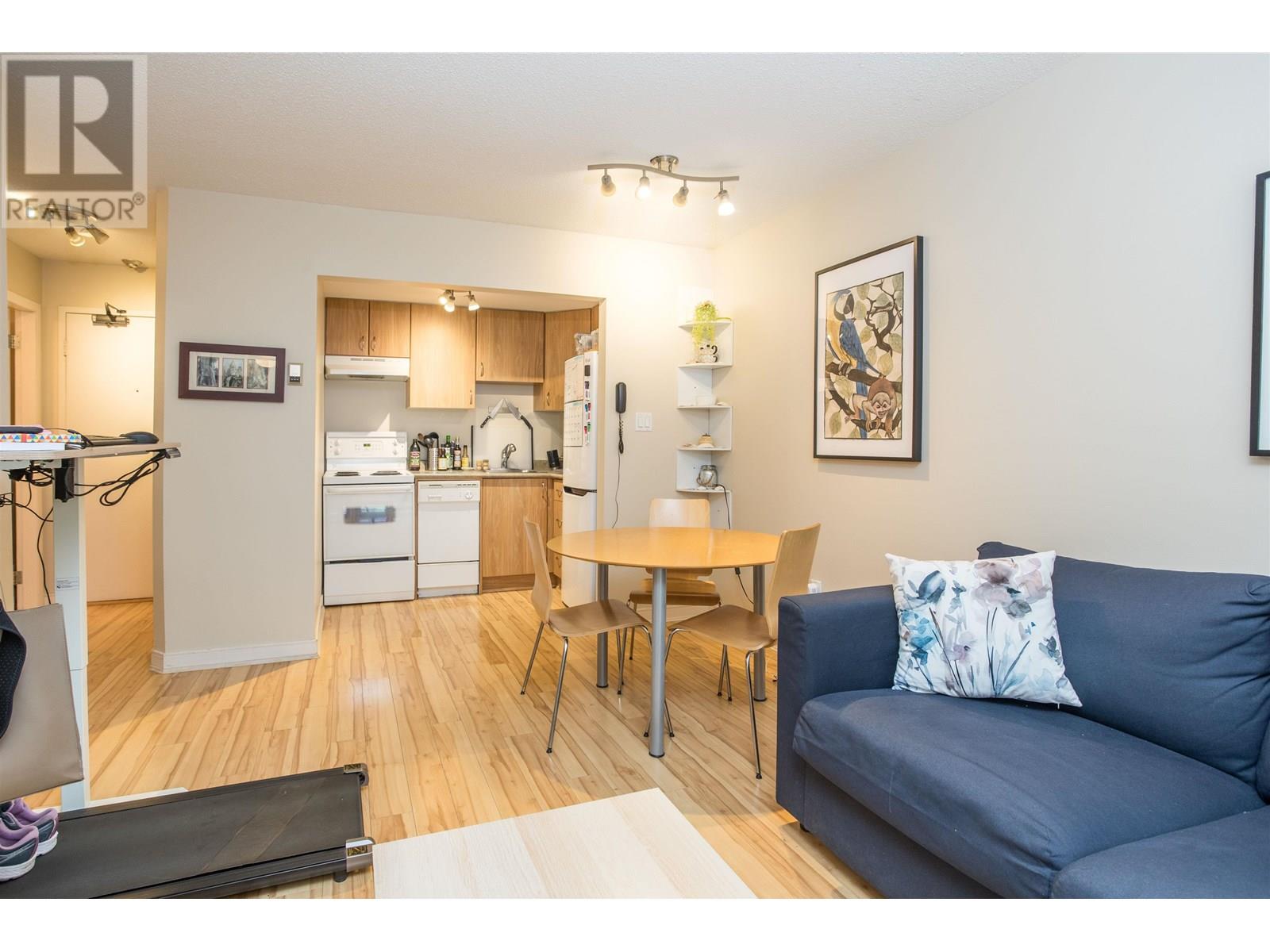 106 2330 Maple Street Property Photo 6