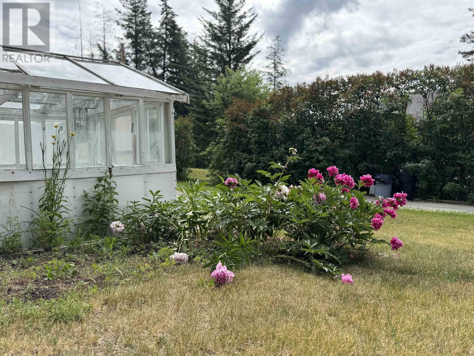 2426 Bellevue Drive Property Photo 2