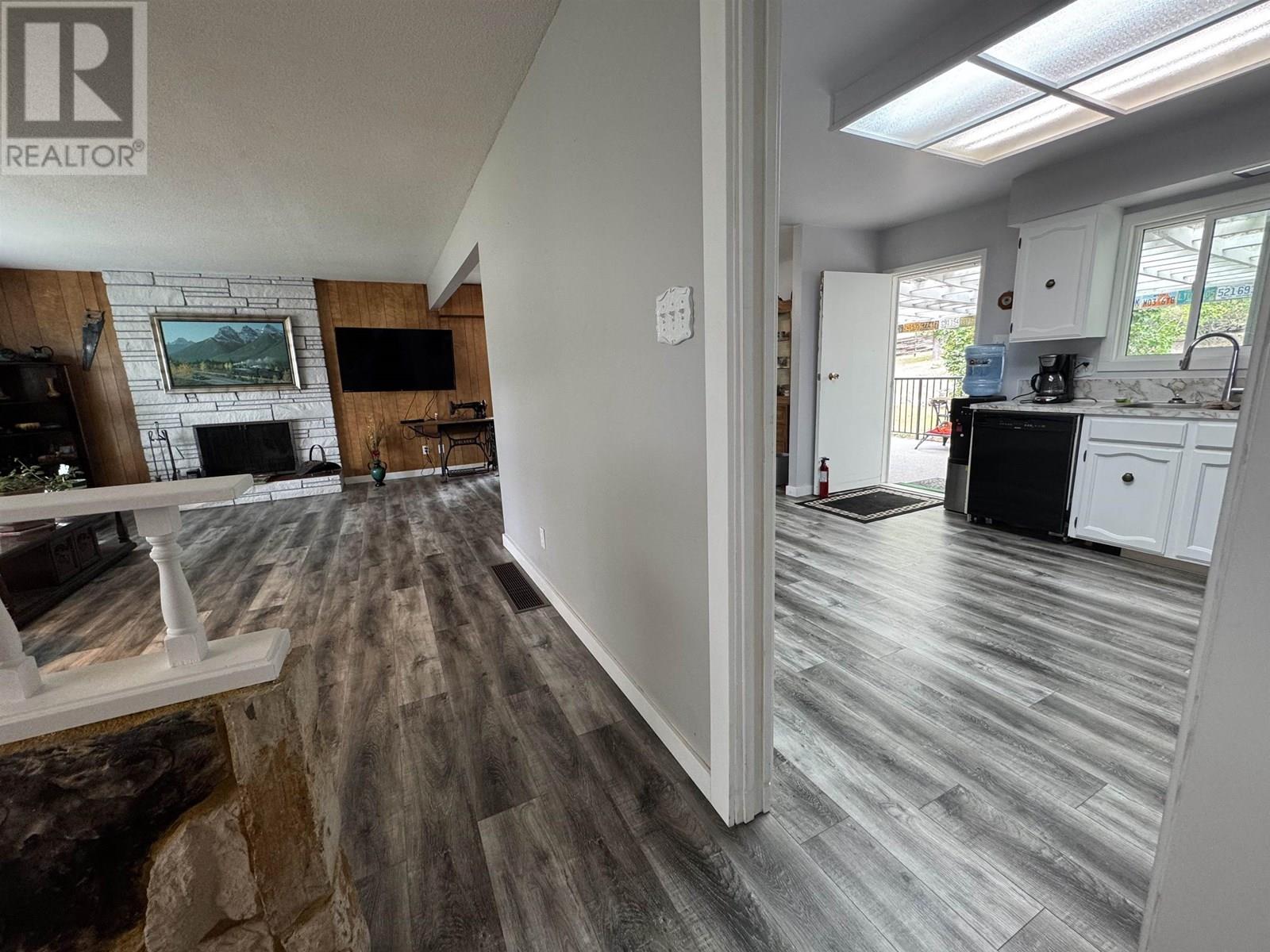 2426 Bellevue Drive Property Photo 10