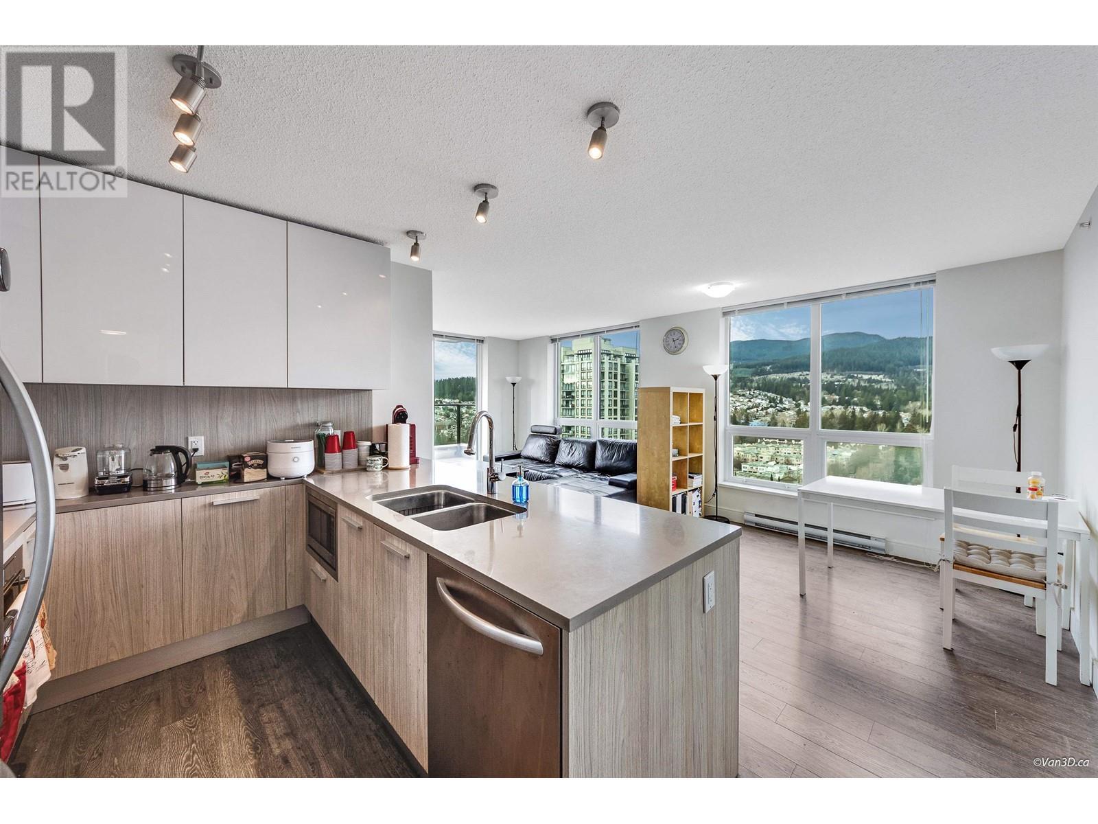 2208 3007 Glen Drive Property Photo 9