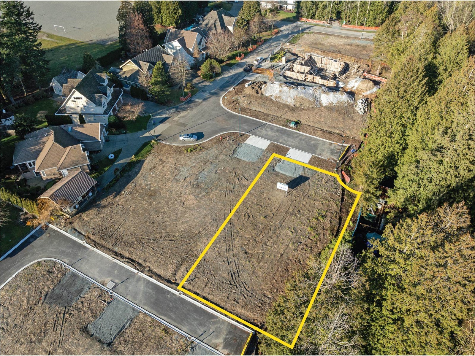 13718 16a Avenue Property Photo 4
