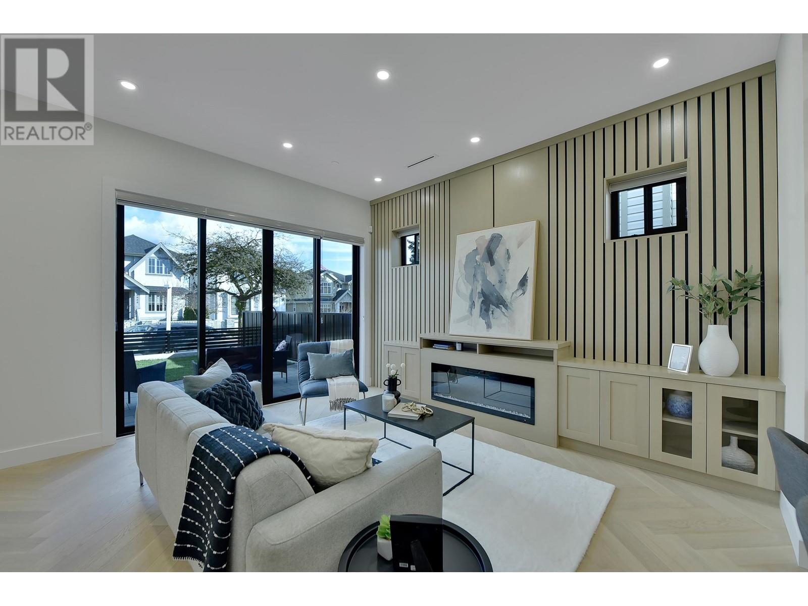 1 8079 Selkirk Street Property Photo 4