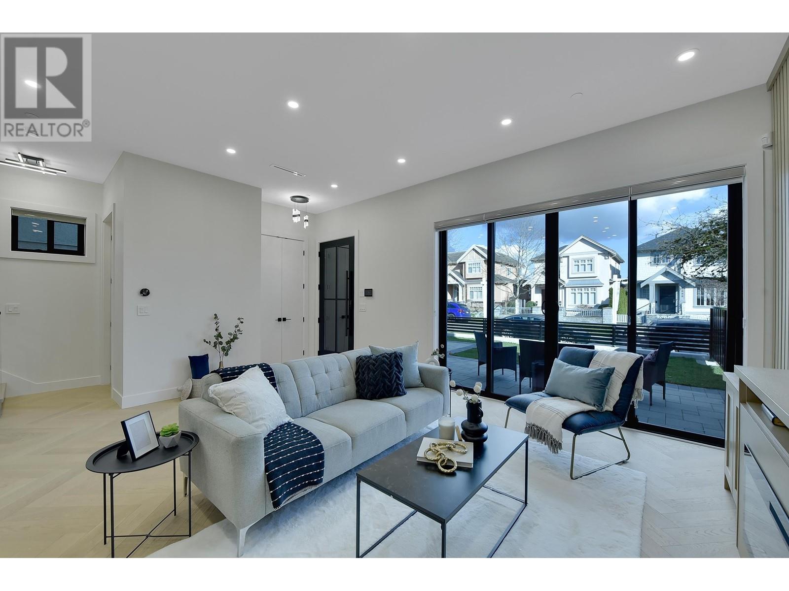 1 8079 Selkirk Street Property Photo 5