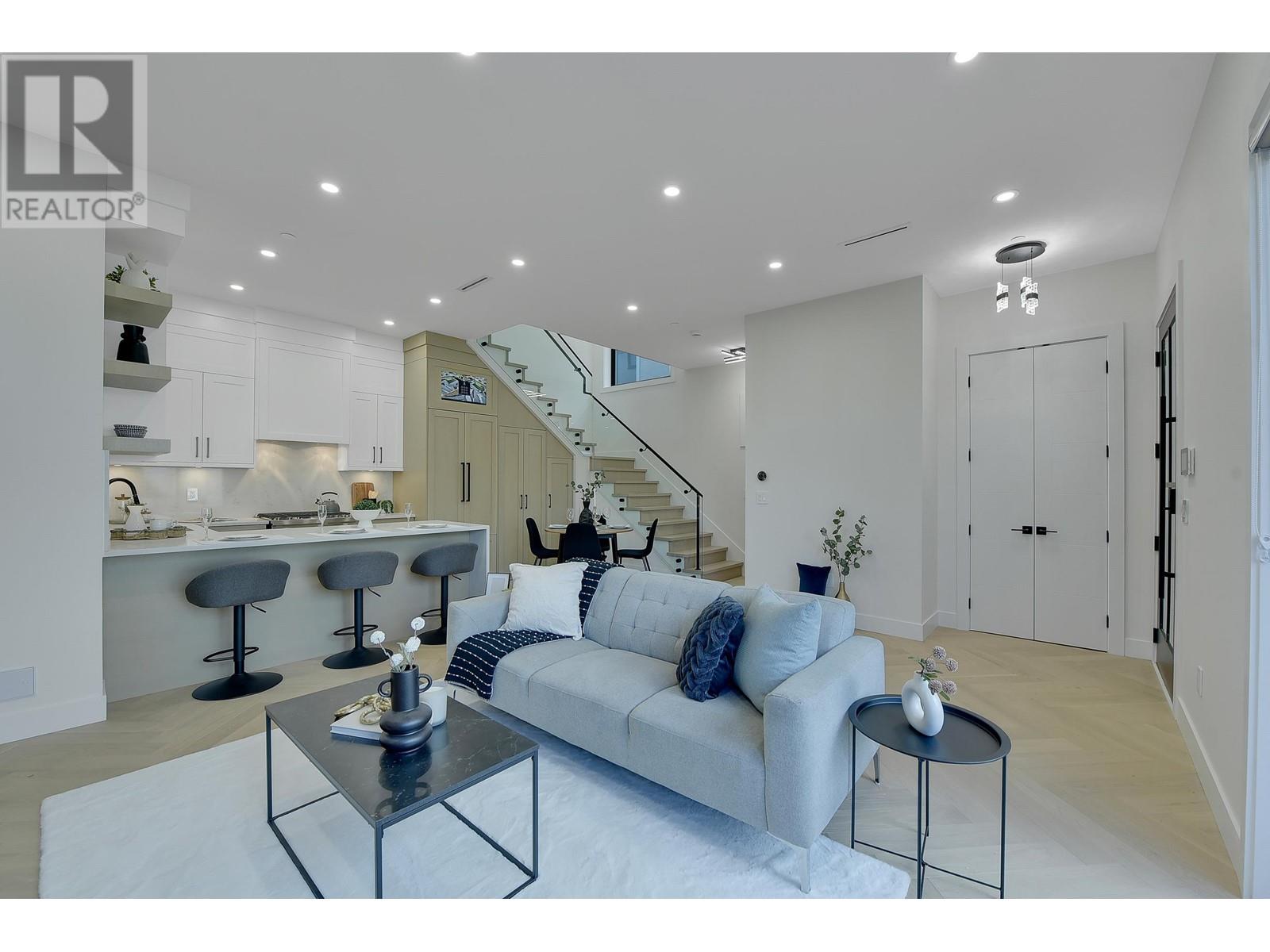 1 8079 Selkirk Street Property Photo 6