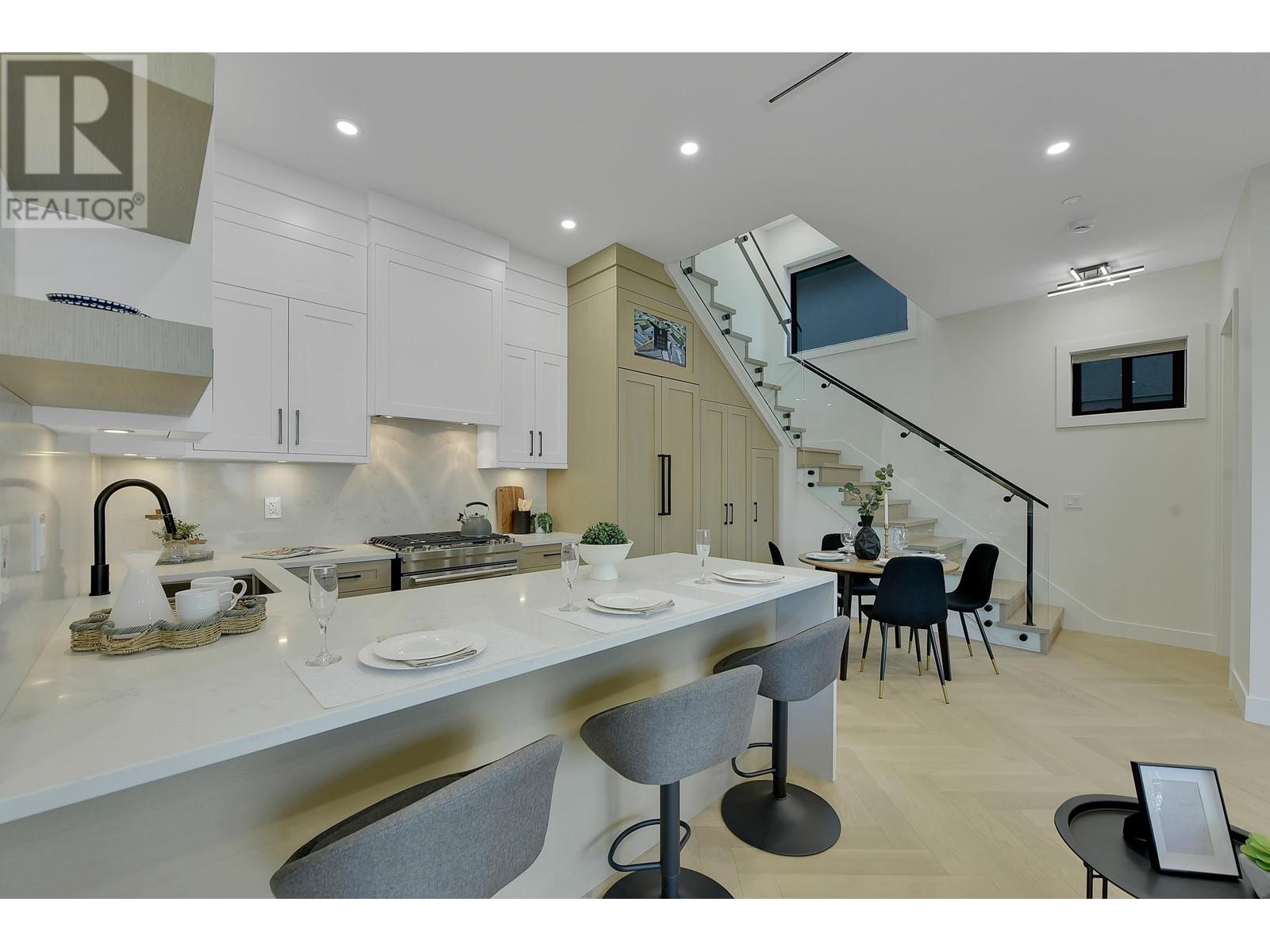1 8079 Selkirk Street Property Photo 7