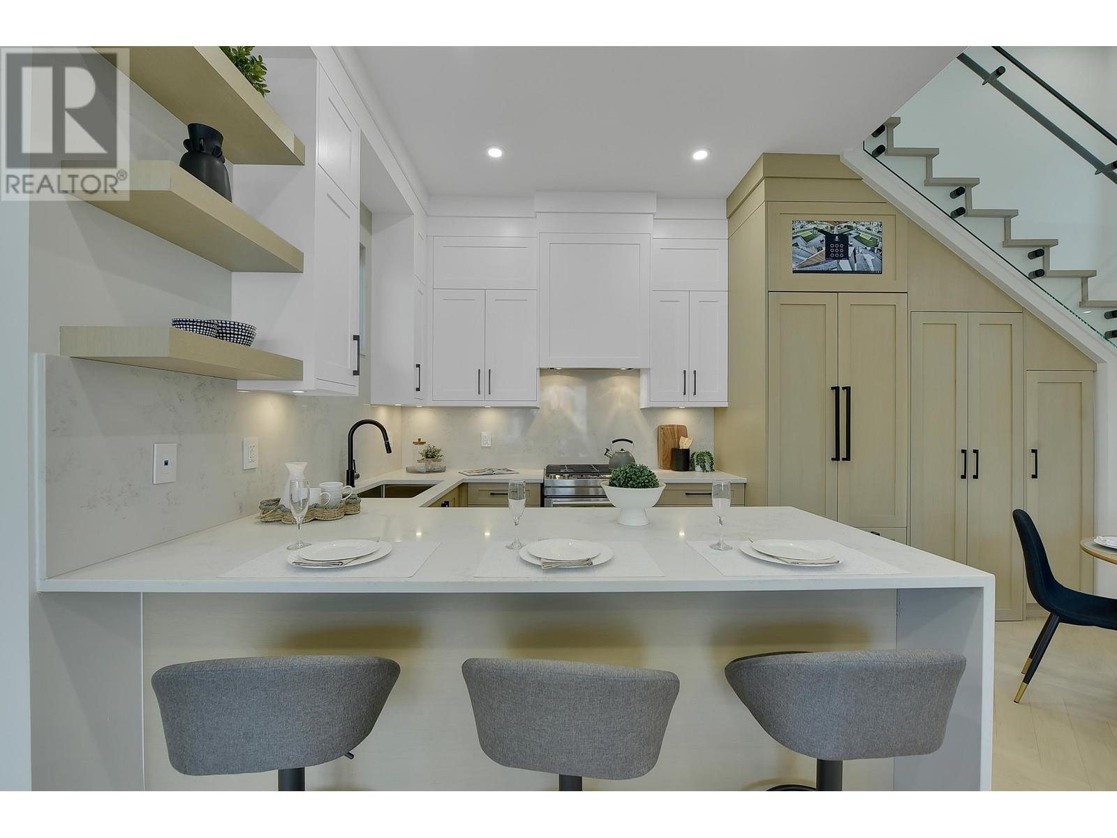 1 8079 Selkirk Street Property Photo 8