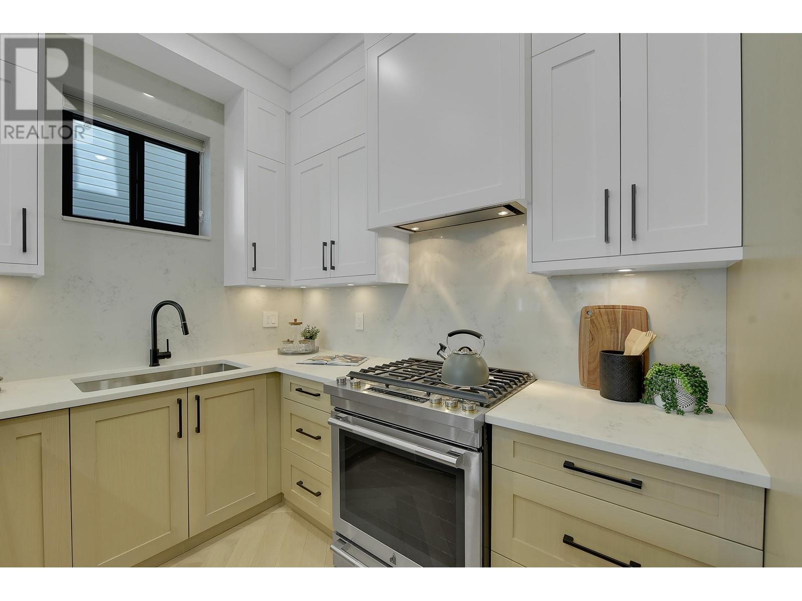 1 8079 Selkirk Street Property Photo 11