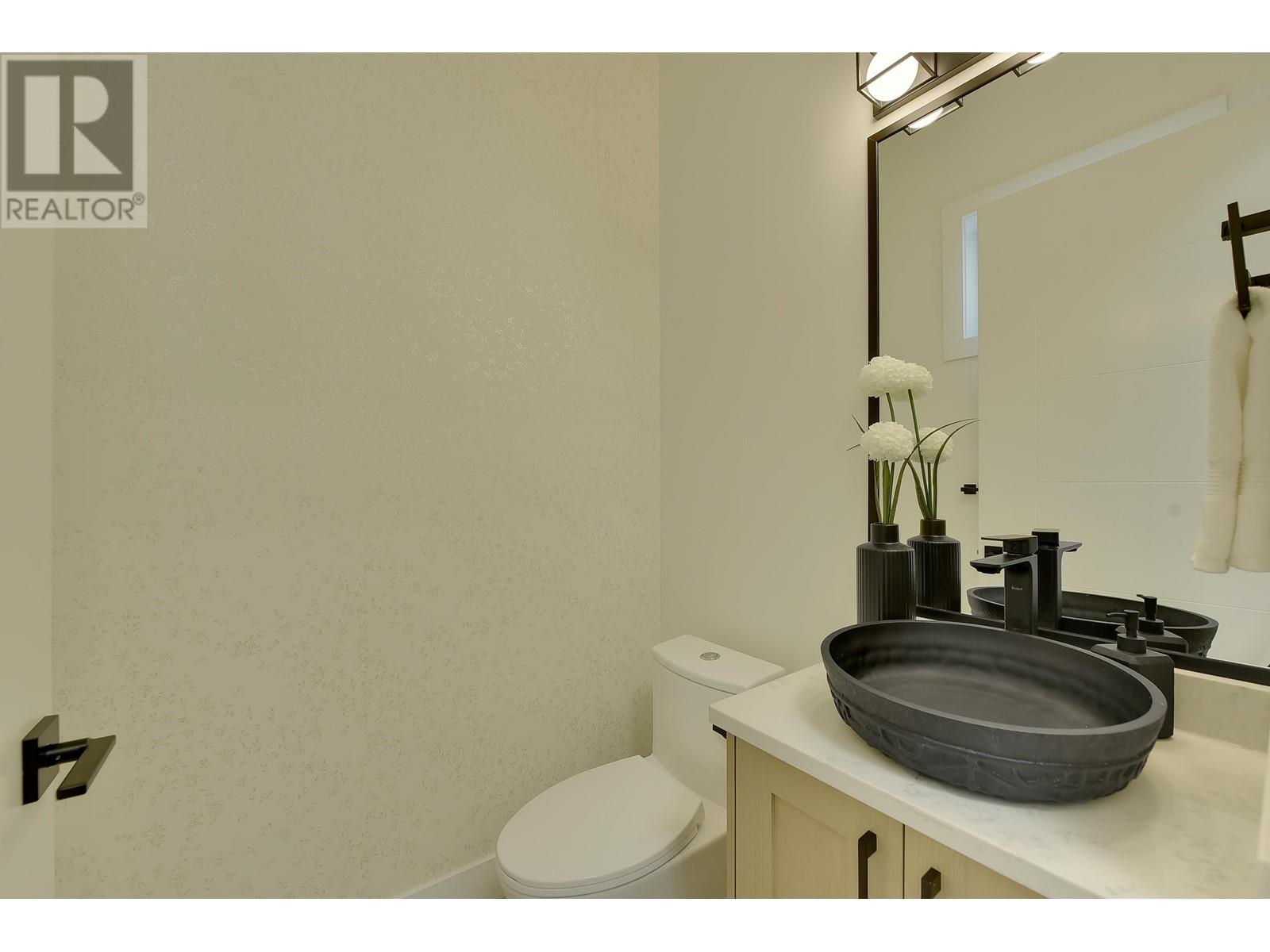 1 8079 Selkirk Street Property Photo 16