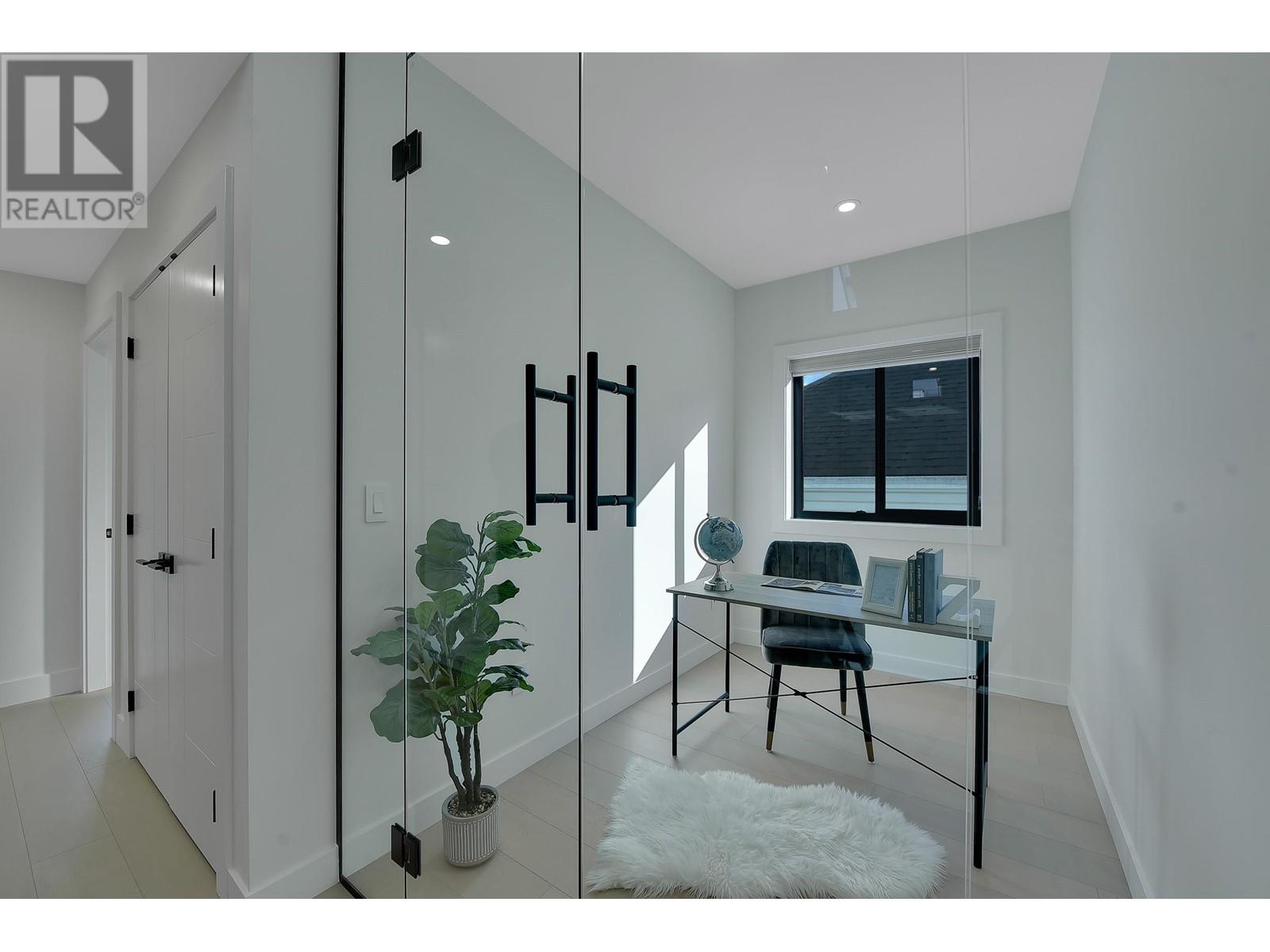 1 8079 Selkirk Street Property Photo 18