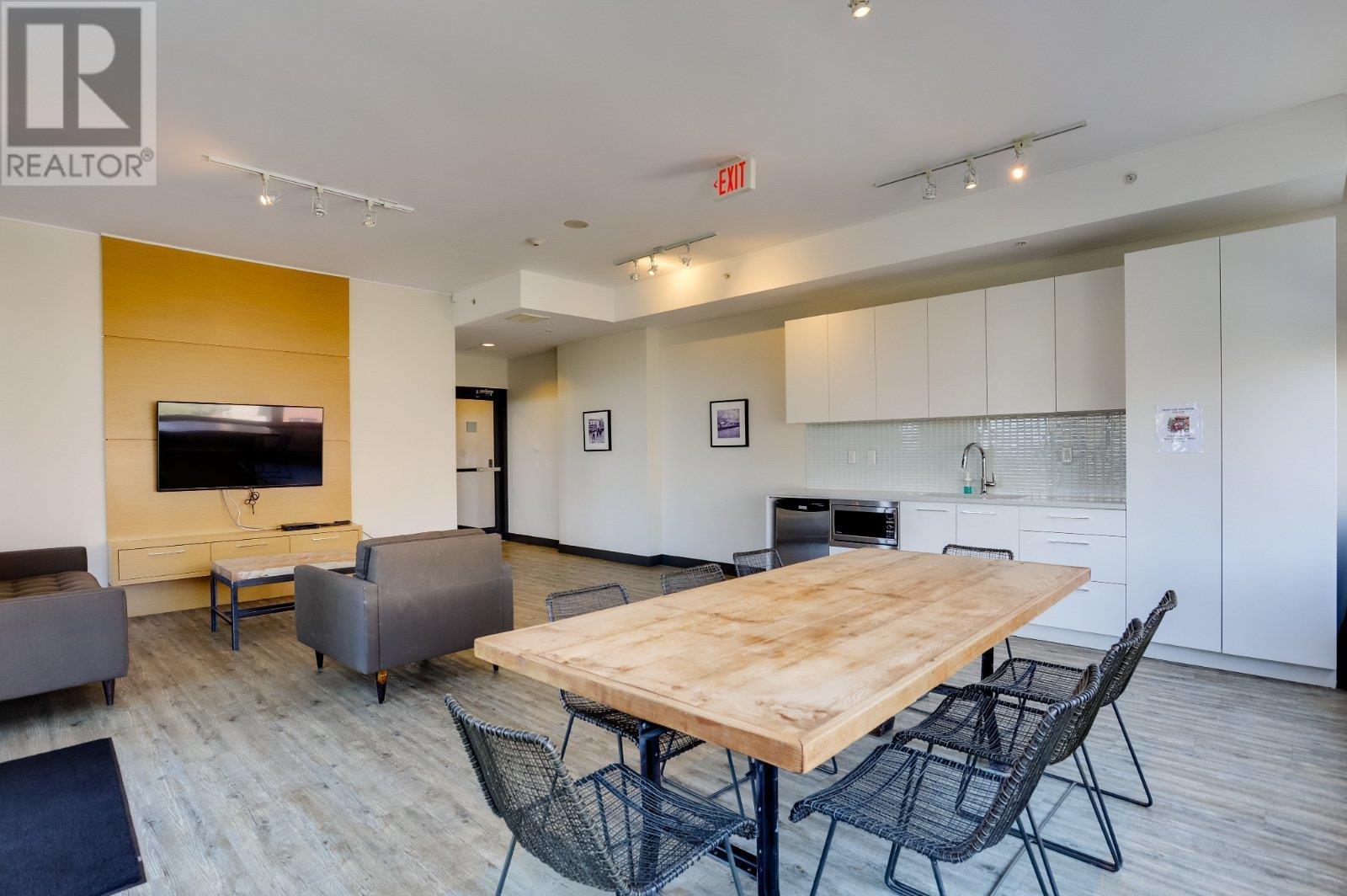 1202 668 Columbia Street Property Photo 5
