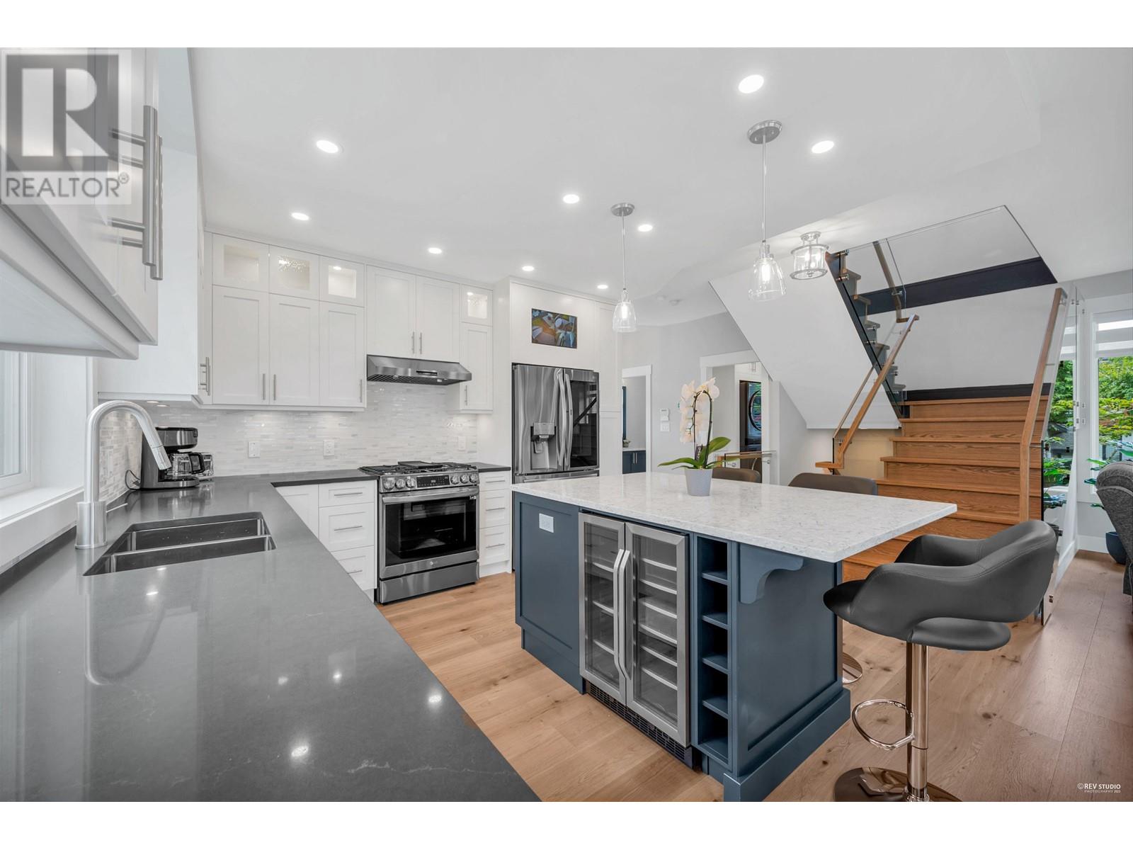 390 Seventh Avenue Property Photo 5