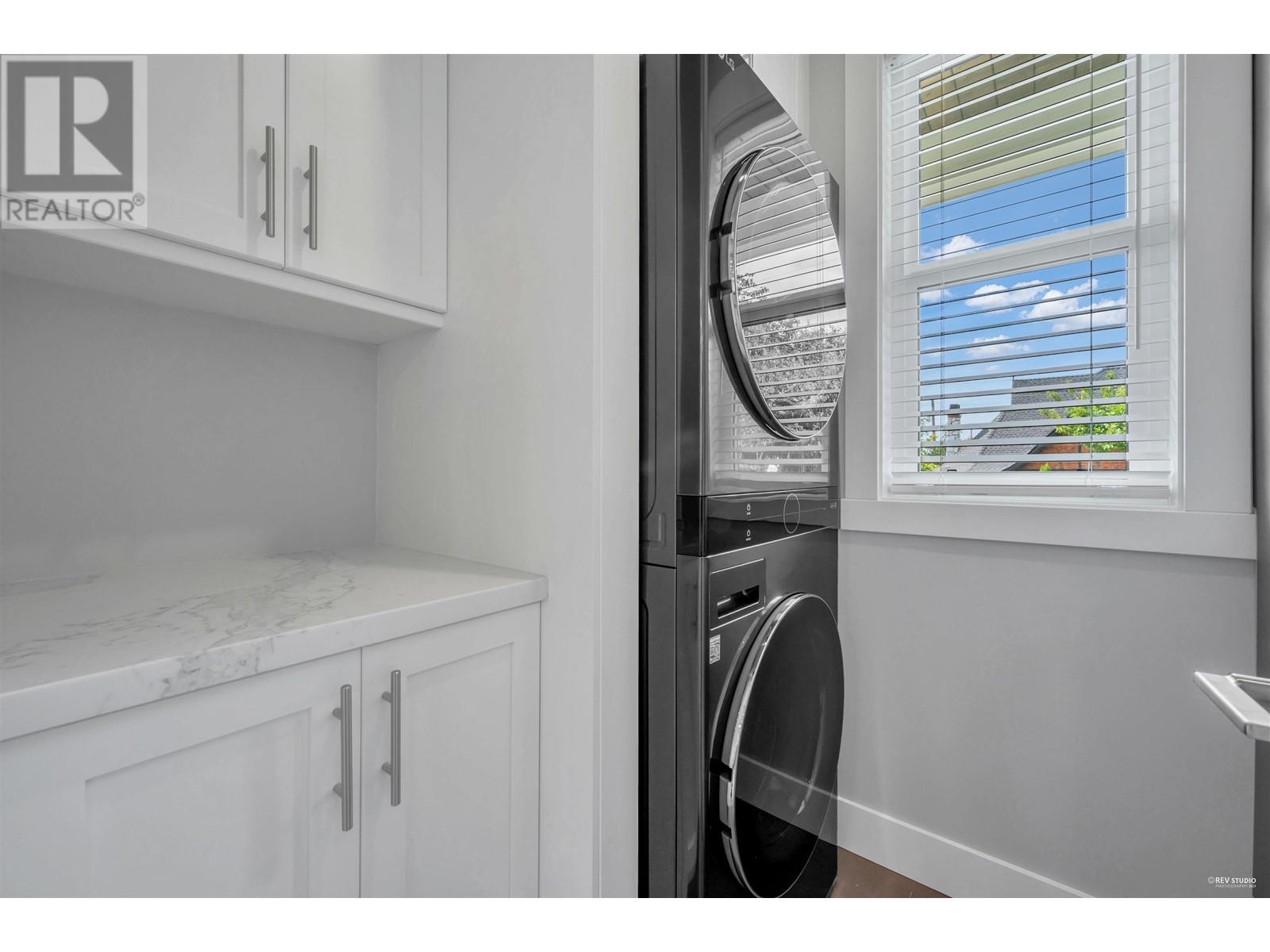 390 Seventh Avenue Property Photo 11