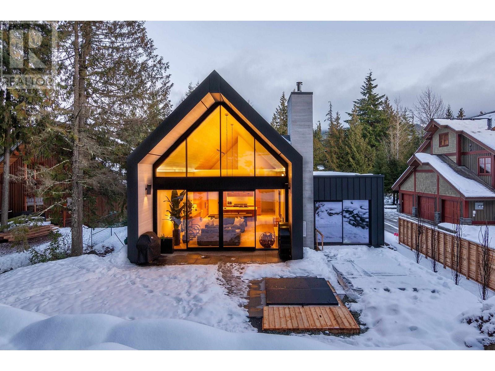 7409 Treetop Lane Property Photo 2