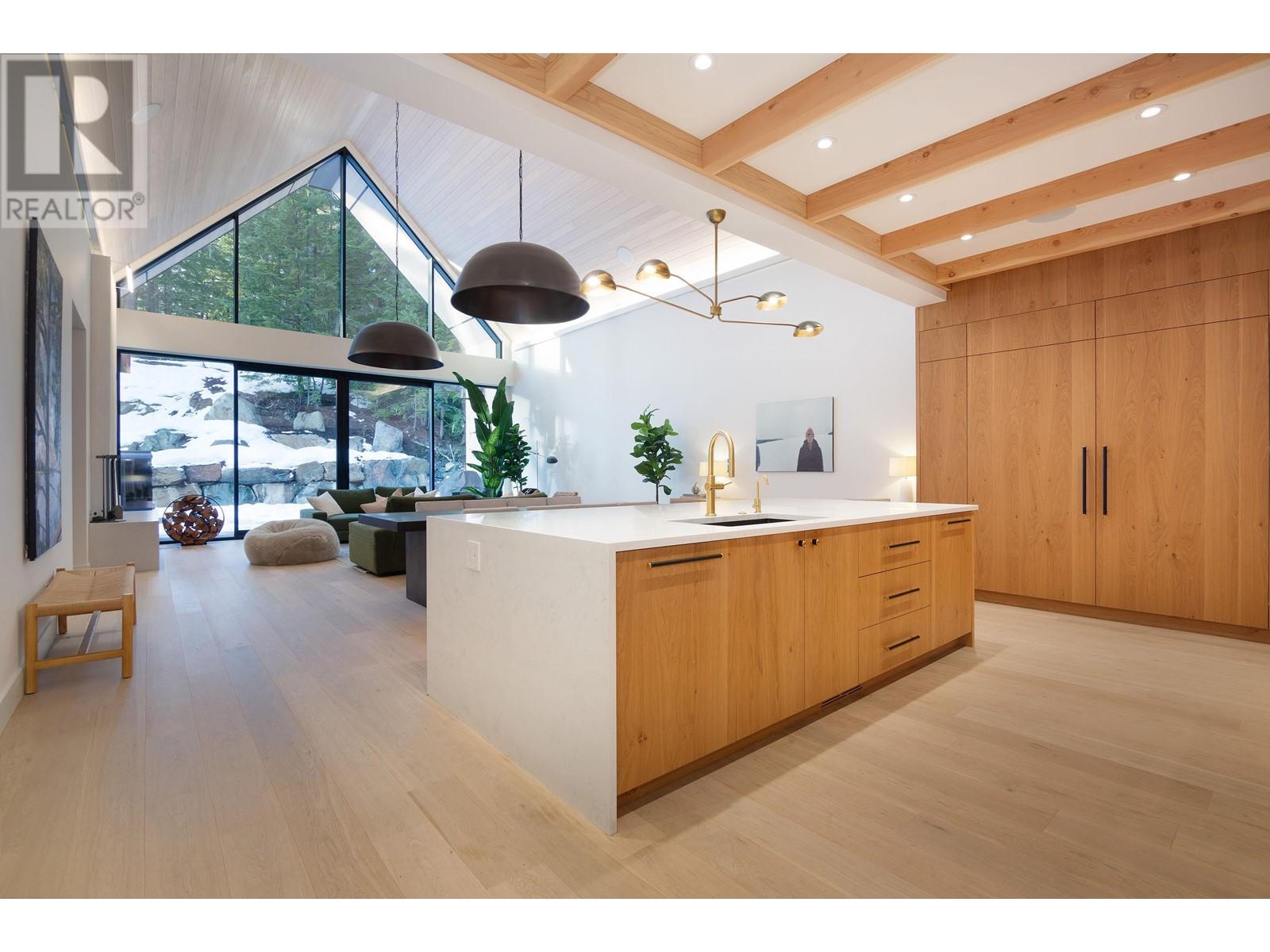 7409 Treetop Lane Property Photo 7