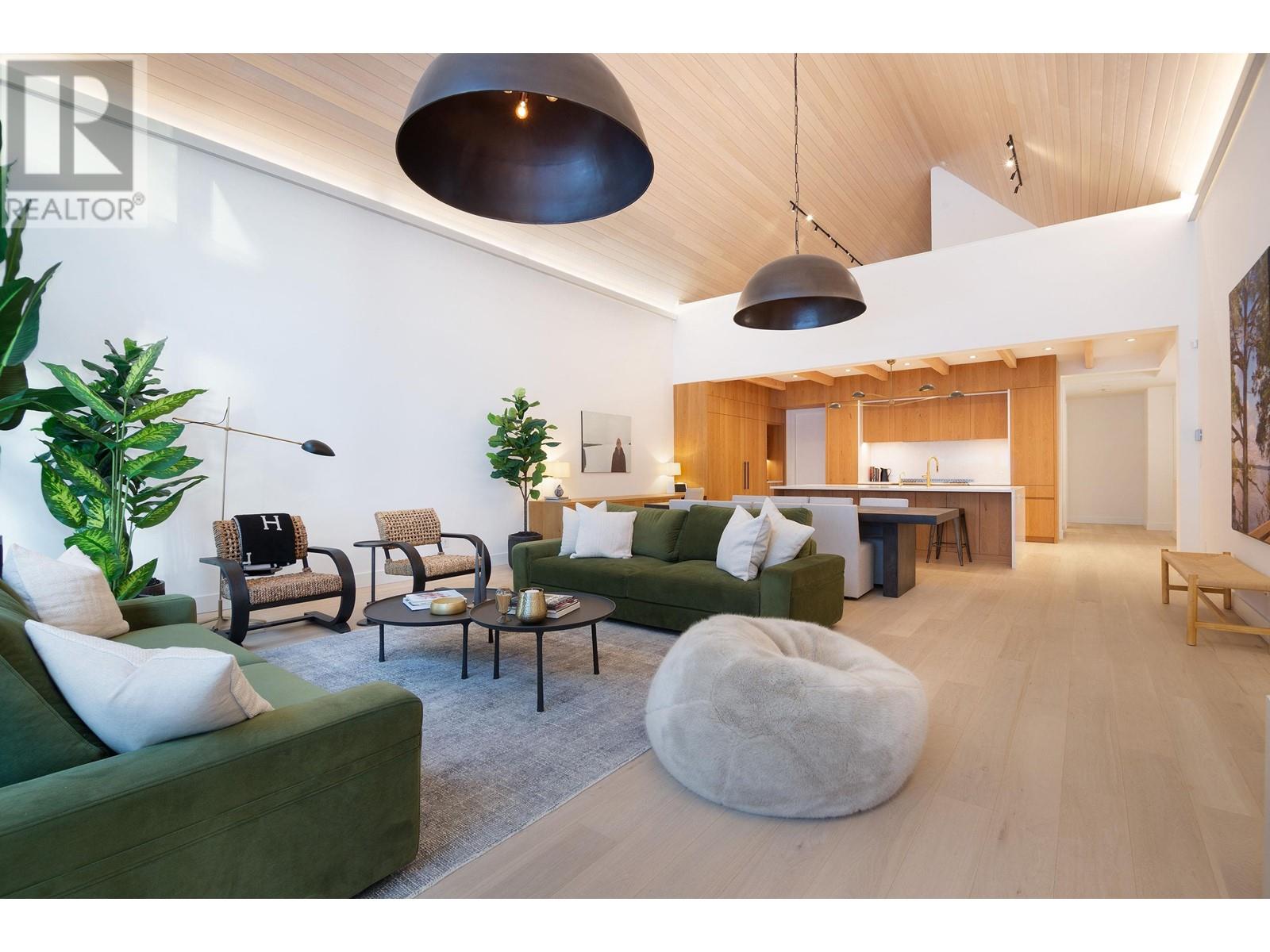 7409 Treetop Lane Property Photo 12