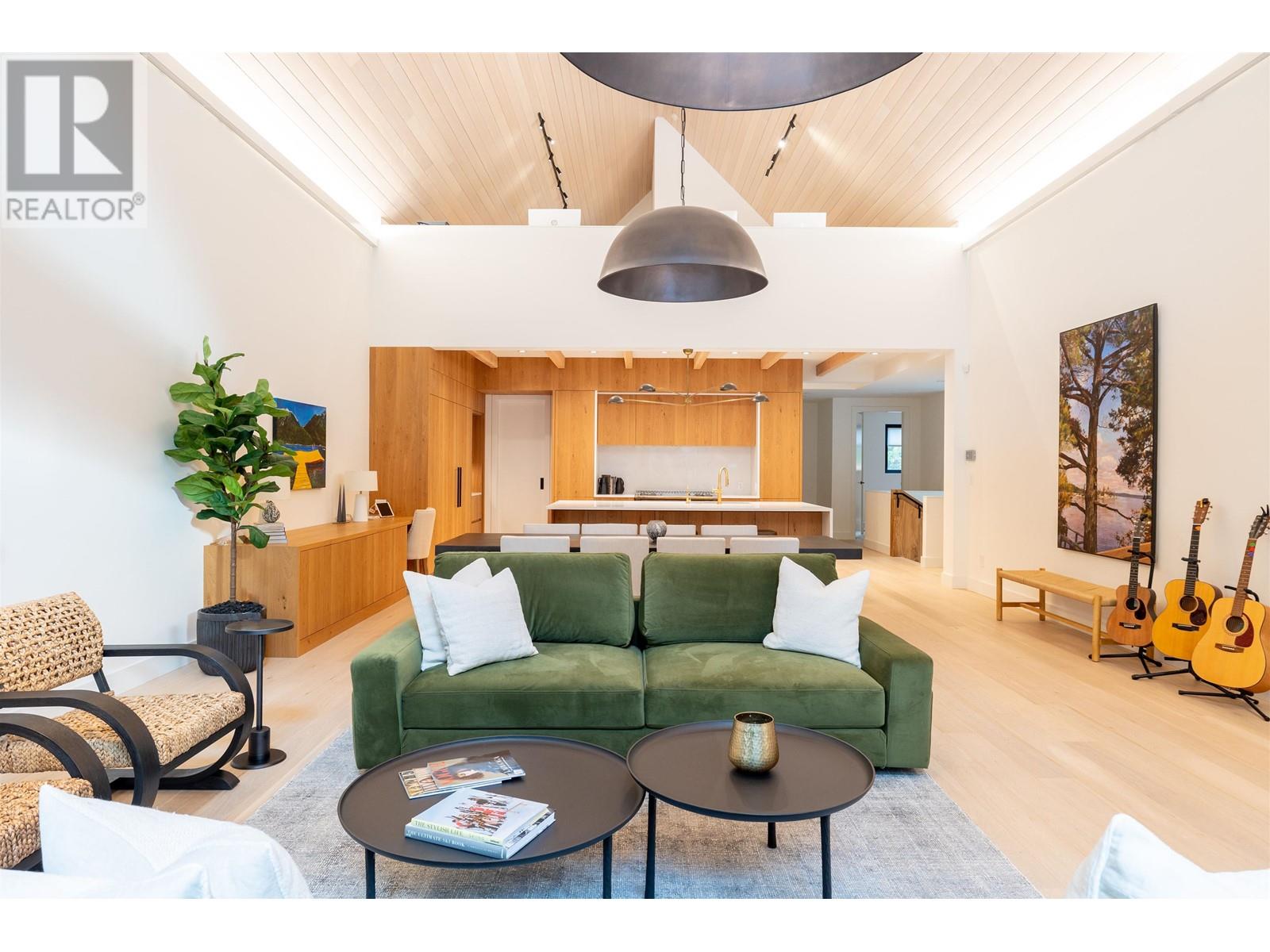 7409 Treetop Lane Property Photo 13