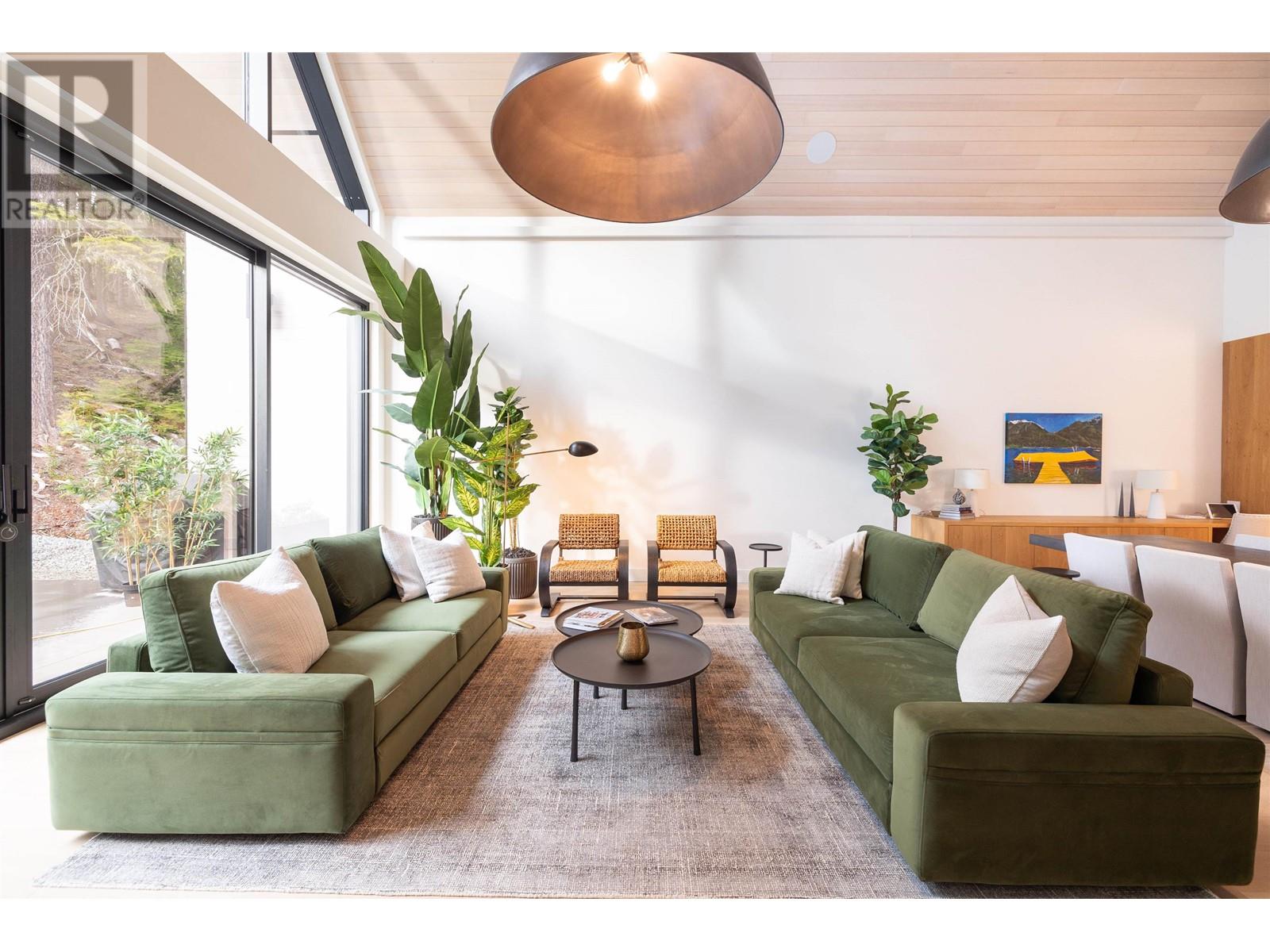 7409 Treetop Lane Property Photo 14