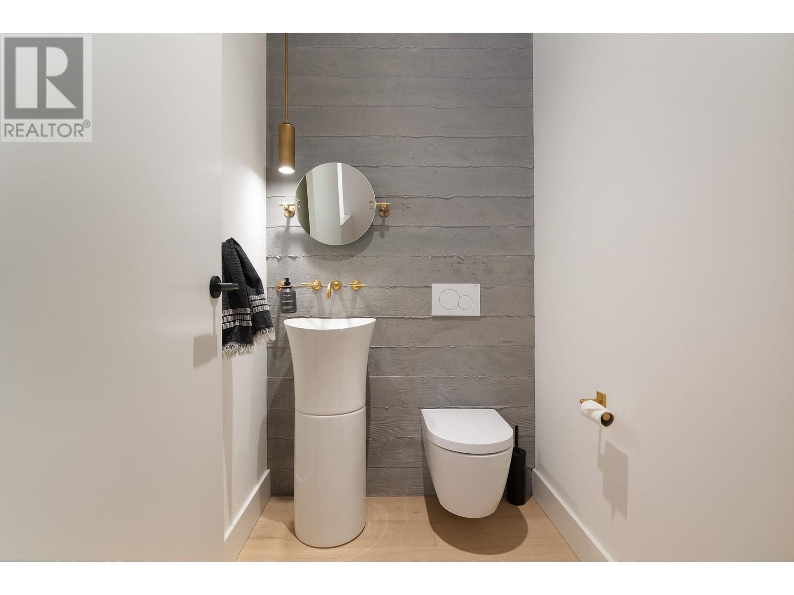 7409 Treetop Lane Property Photo 16