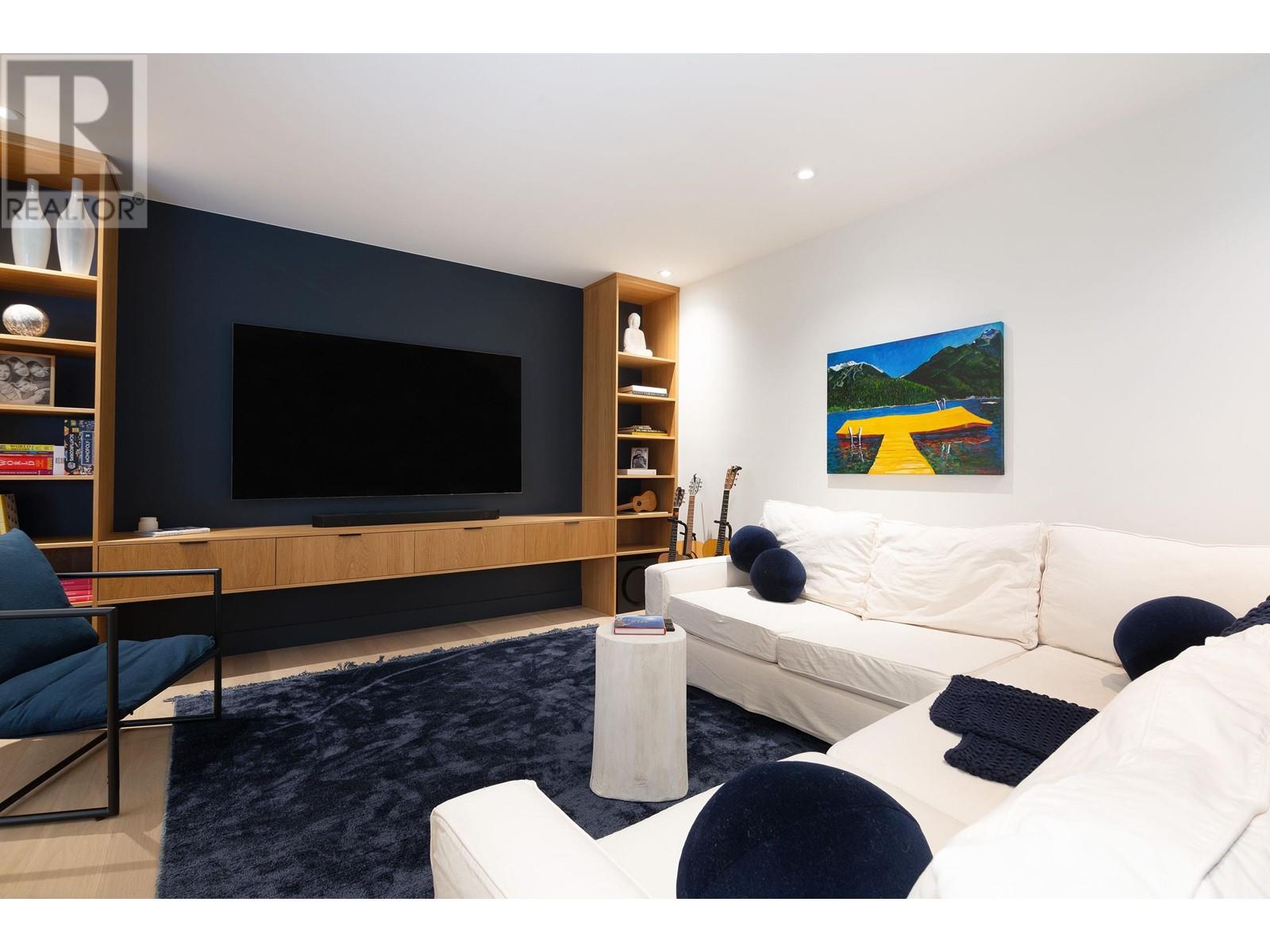 7409 Treetop Lane Property Photo 17