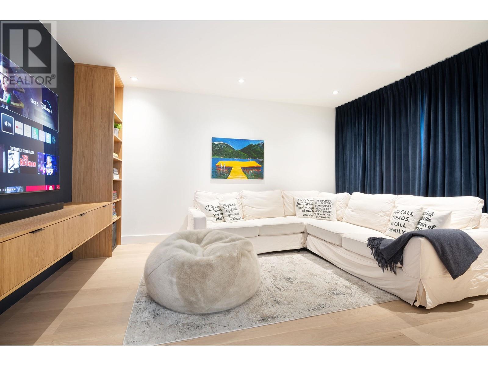 7409 Treetop Lane Property Photo 18