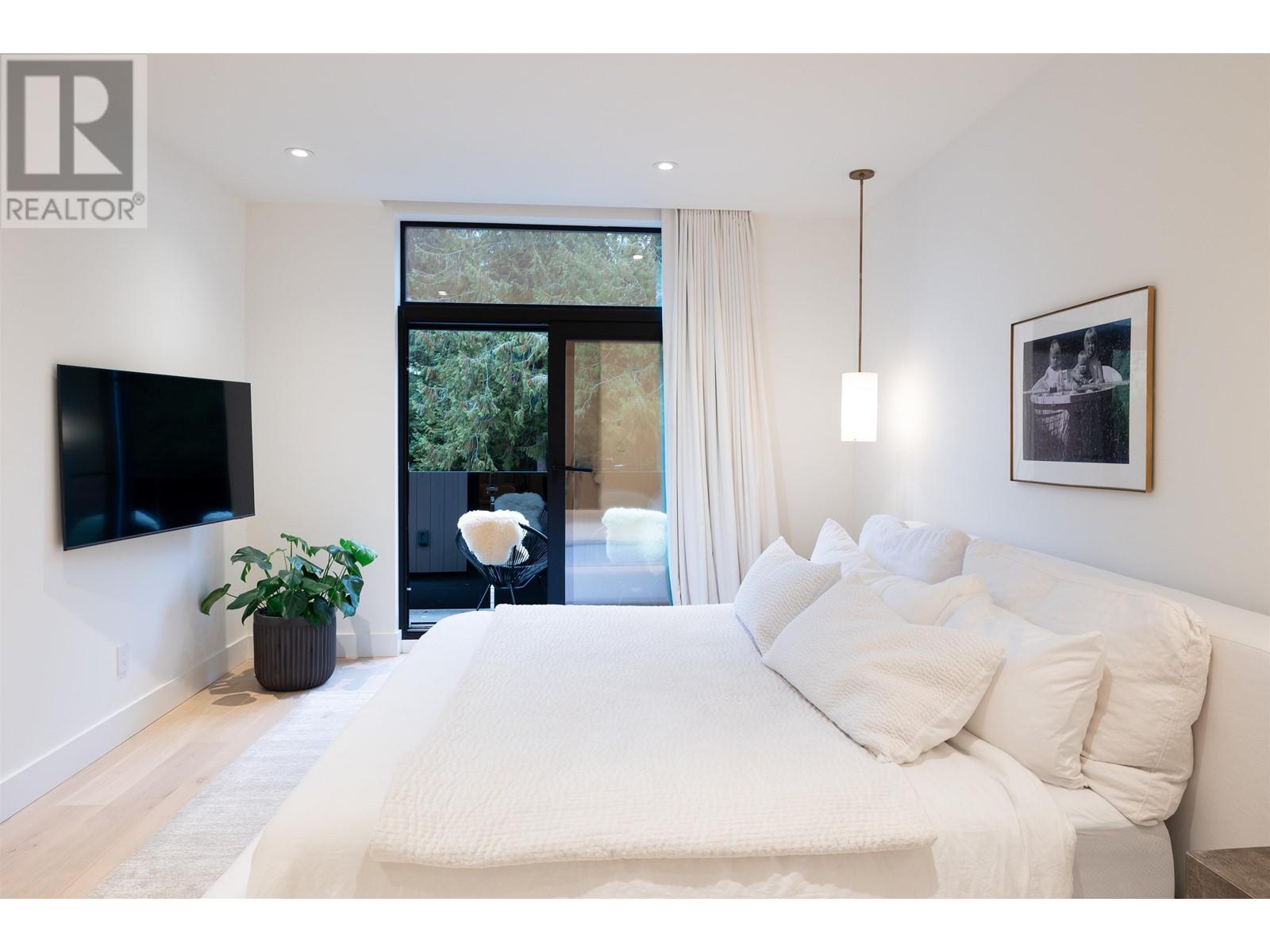 7409 Treetop Lane Property Photo 19