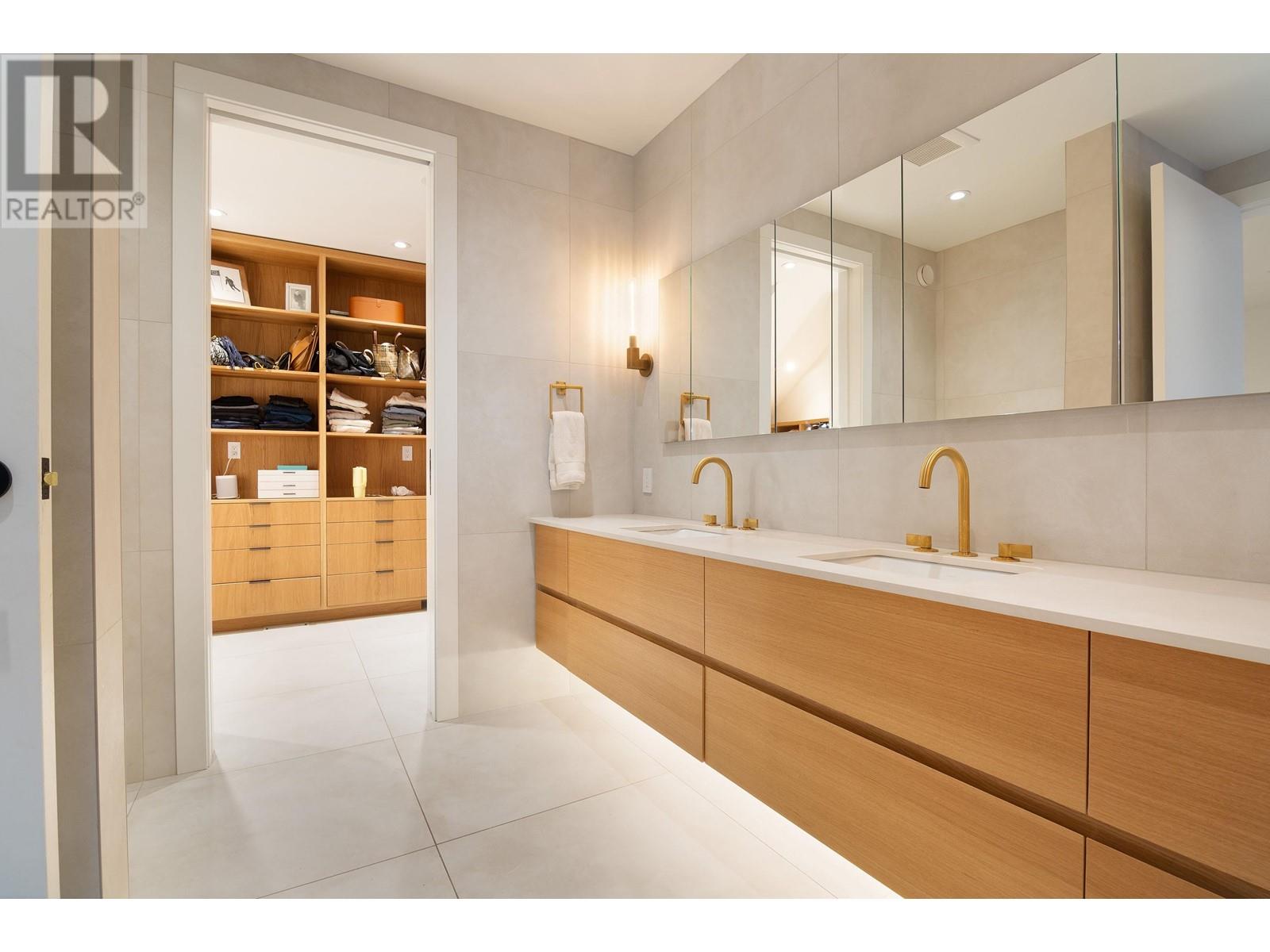 7409 Treetop Lane Property Photo 22