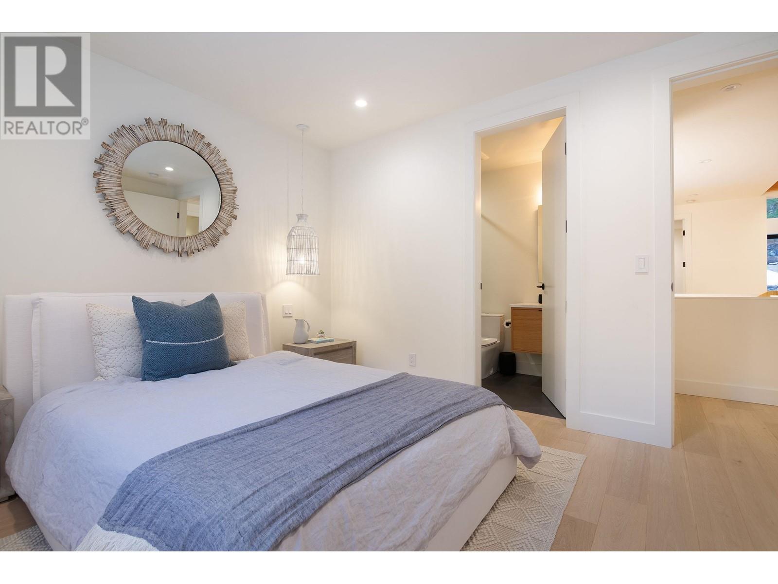 7409 Treetop Lane Property Photo 23