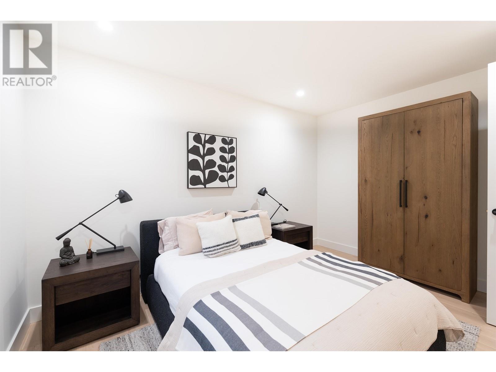 7409 Treetop Lane Property Photo 25