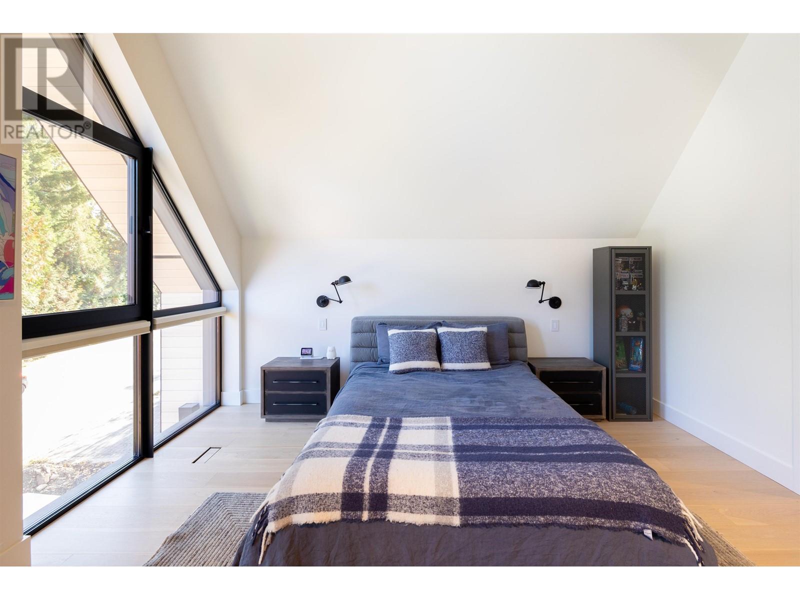 7409 Treetop Lane Property Photo 27