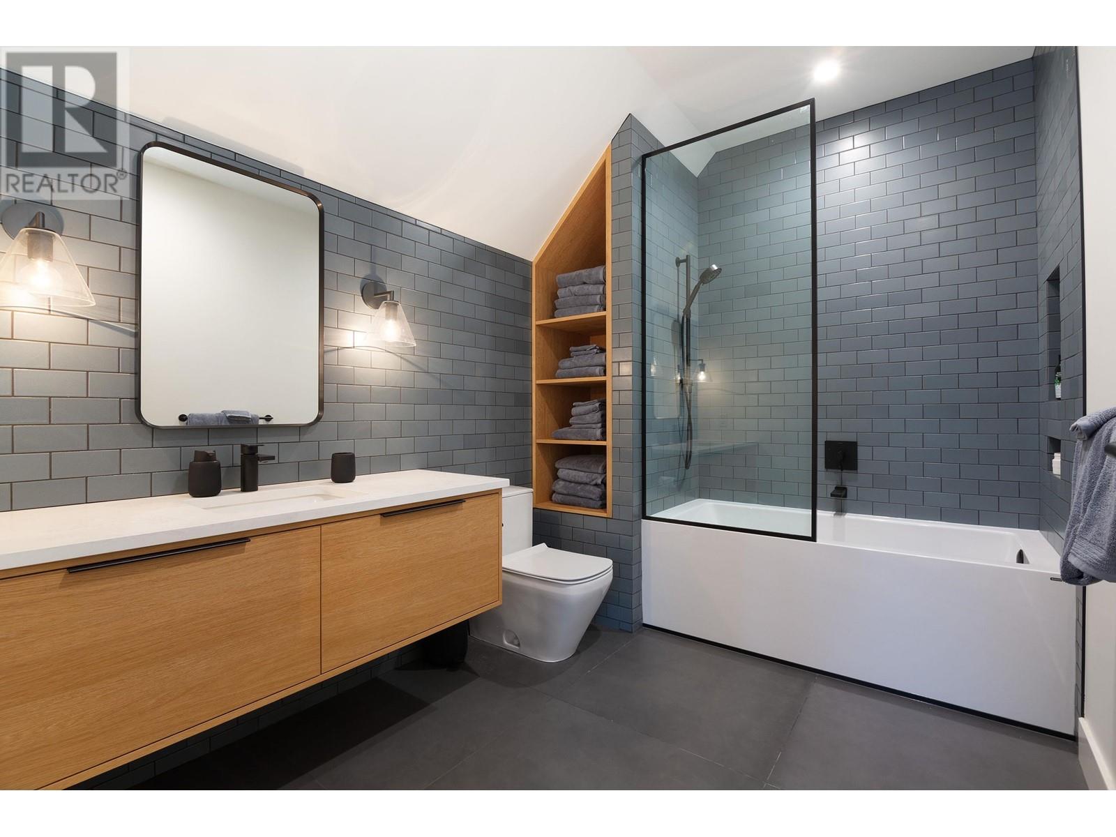 7409 Treetop Lane Property Photo 28