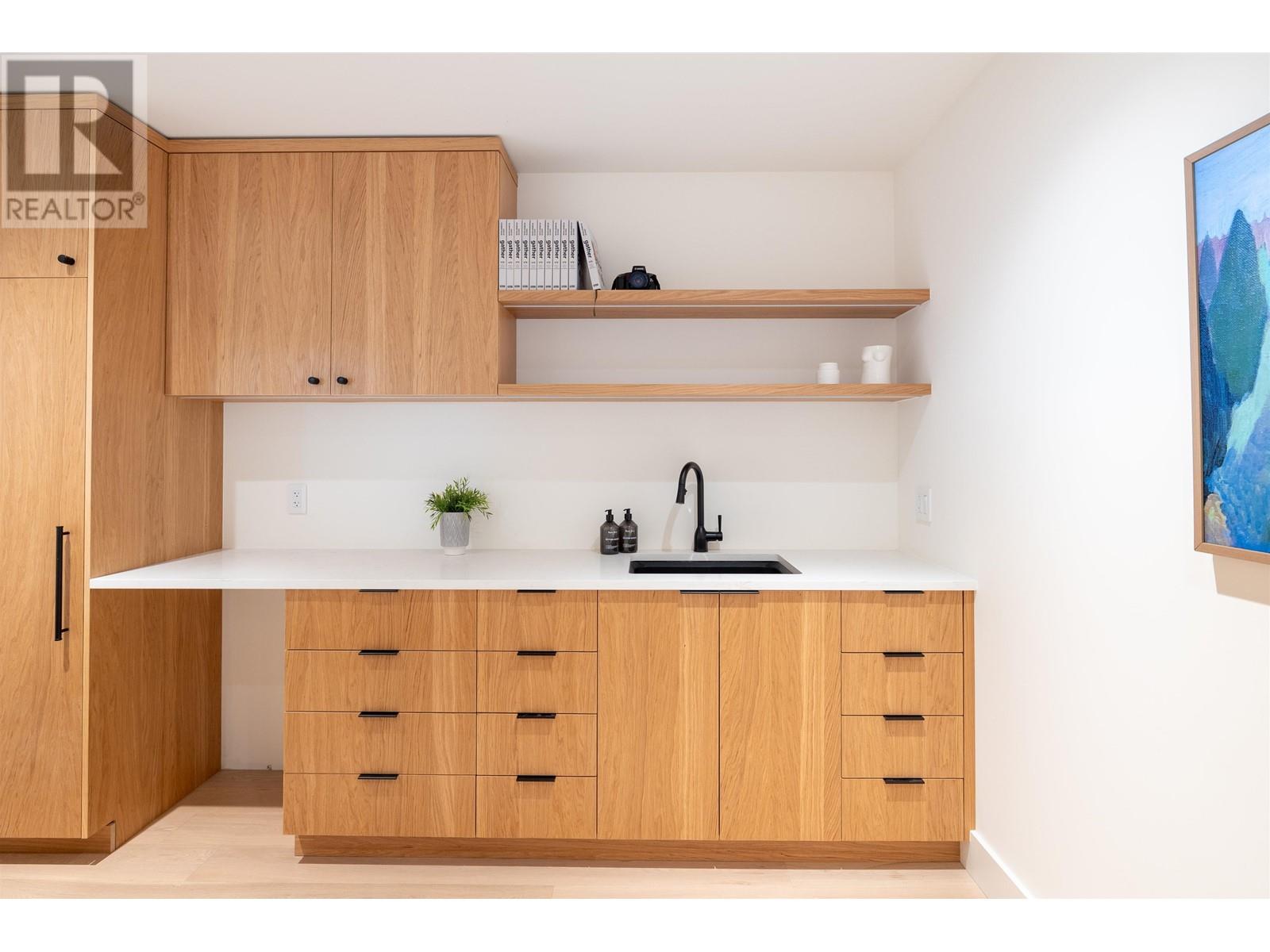 7409 Treetop Lane Property Photo 33