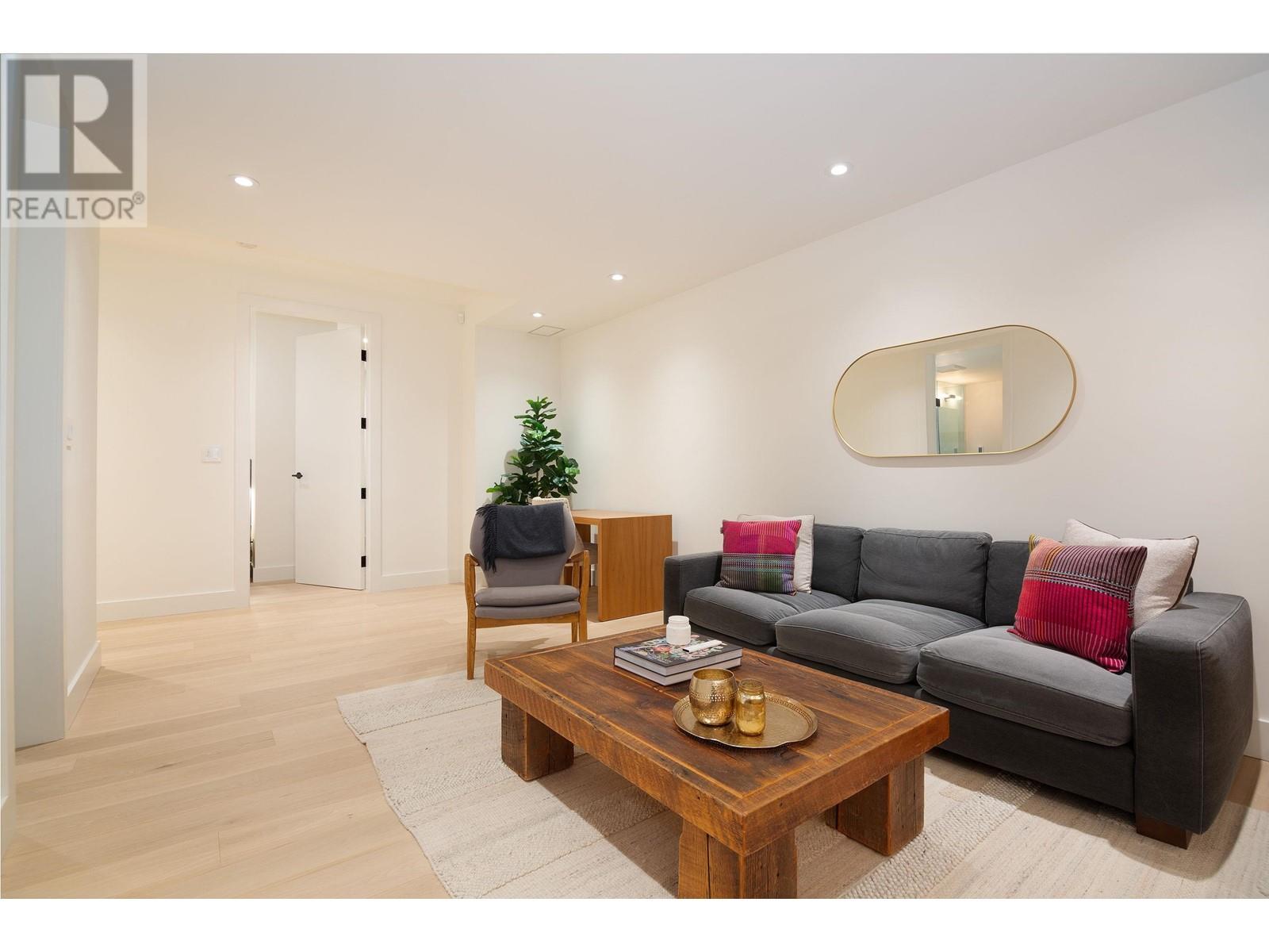 7409 Treetop Lane Property Photo 34