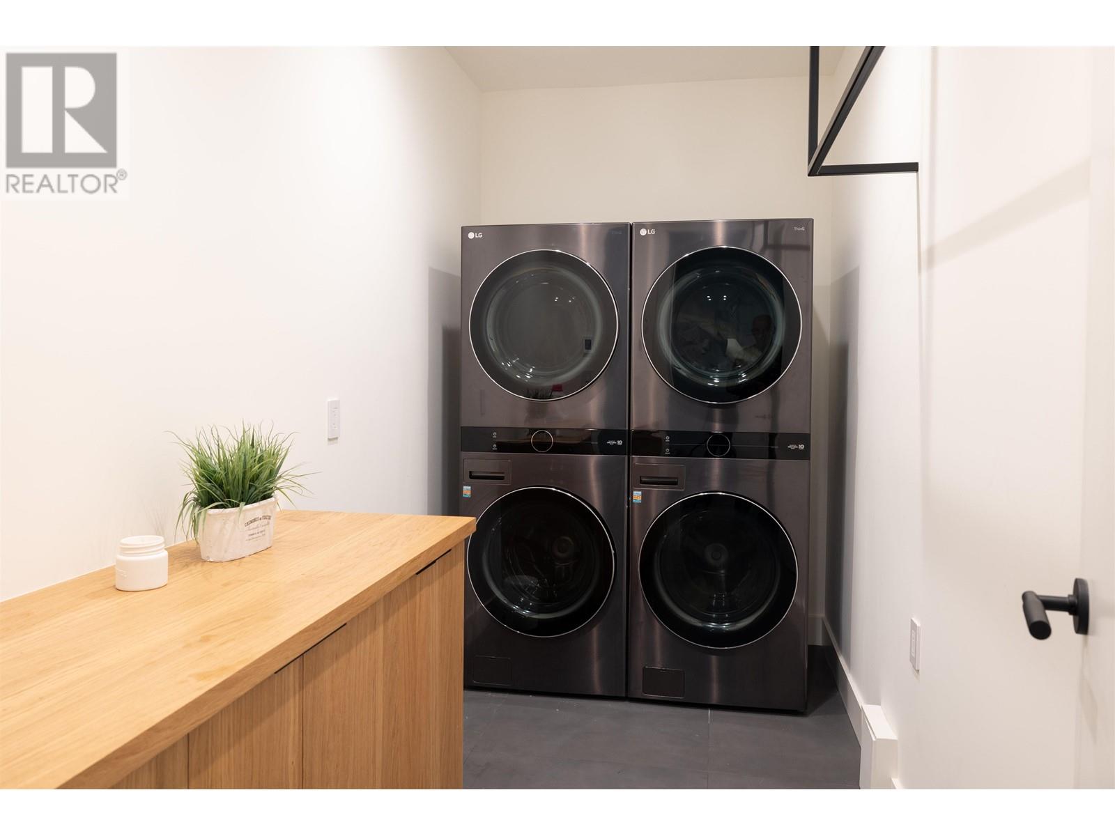 7409 Treetop Lane Property Photo 37