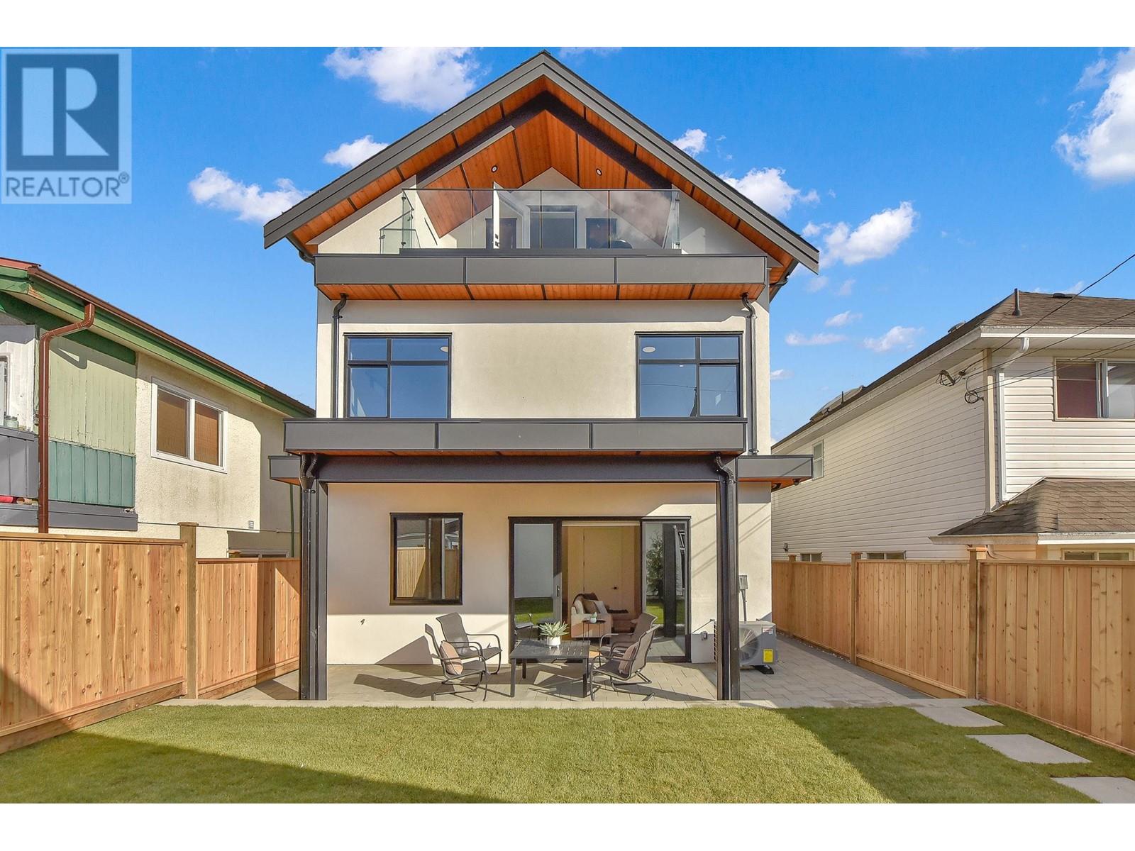 2 8079 Selkirk Street Property Photo 1