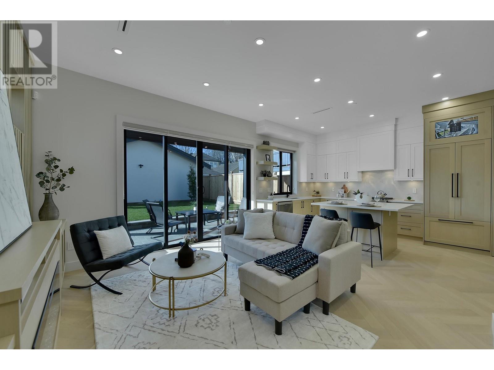 2 8079 Selkirk Street Property Photo 4