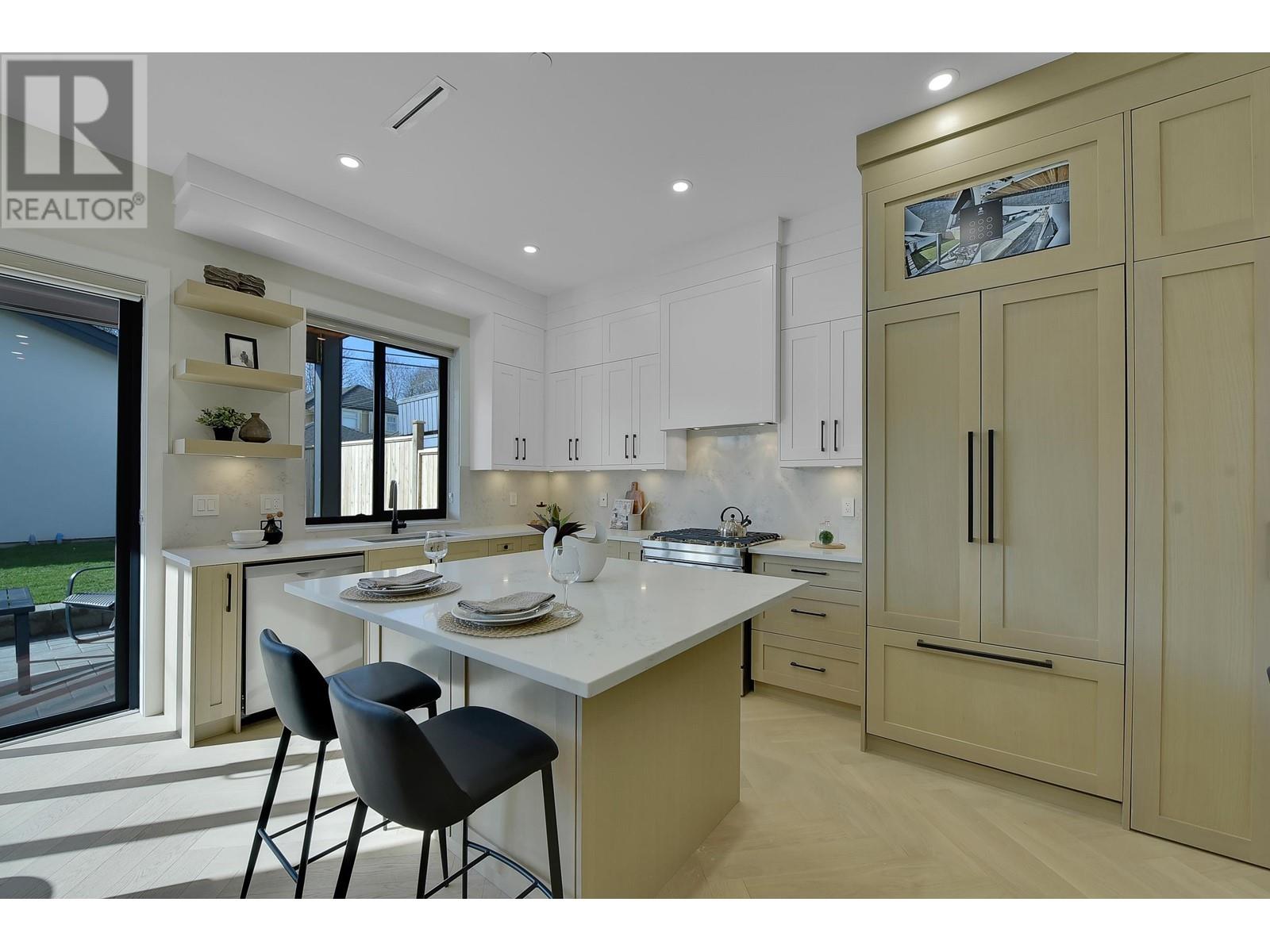 2 8079 Selkirk Street Property Photo 8
