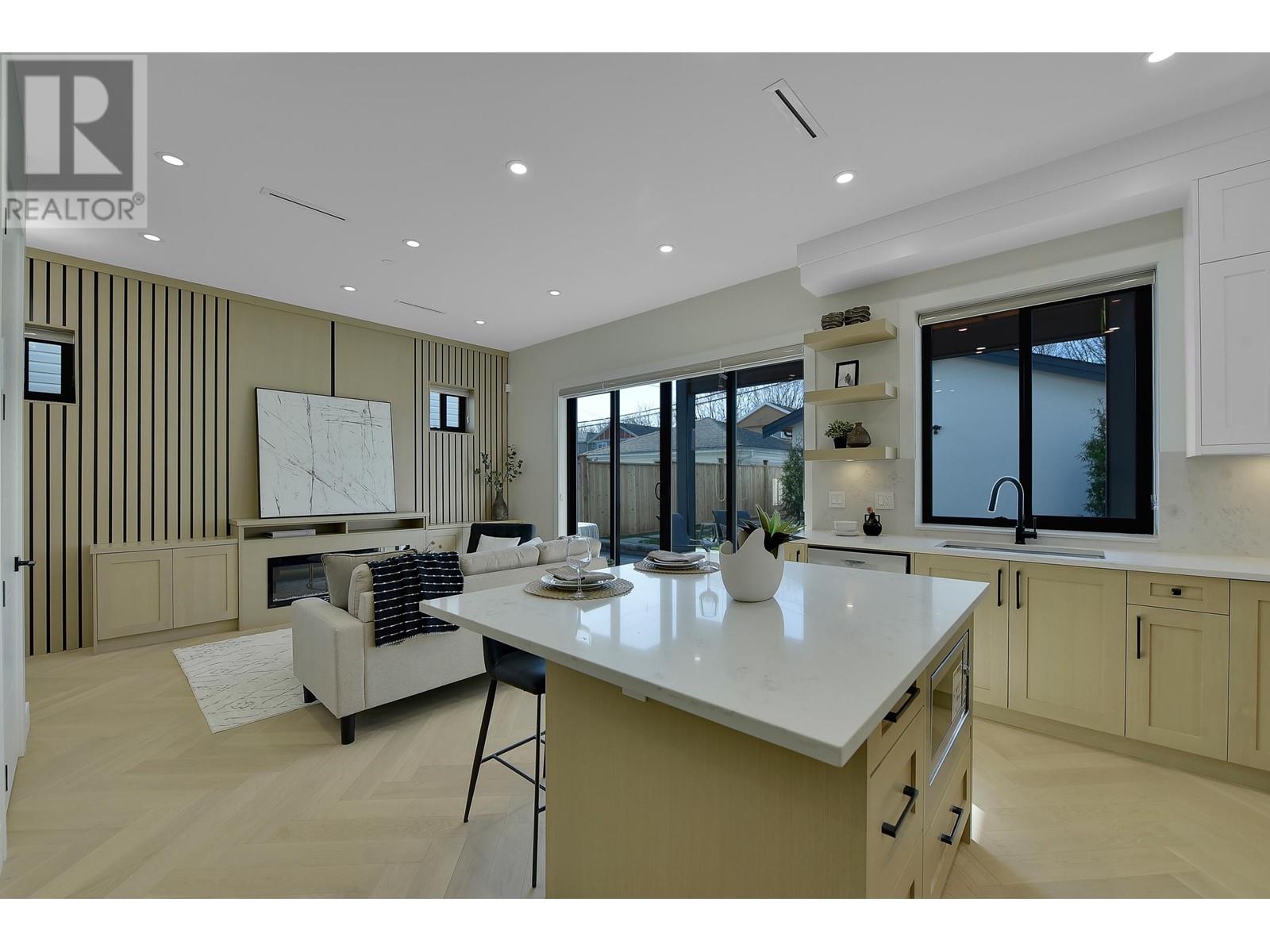 2 8079 Selkirk Street Property Photo 10