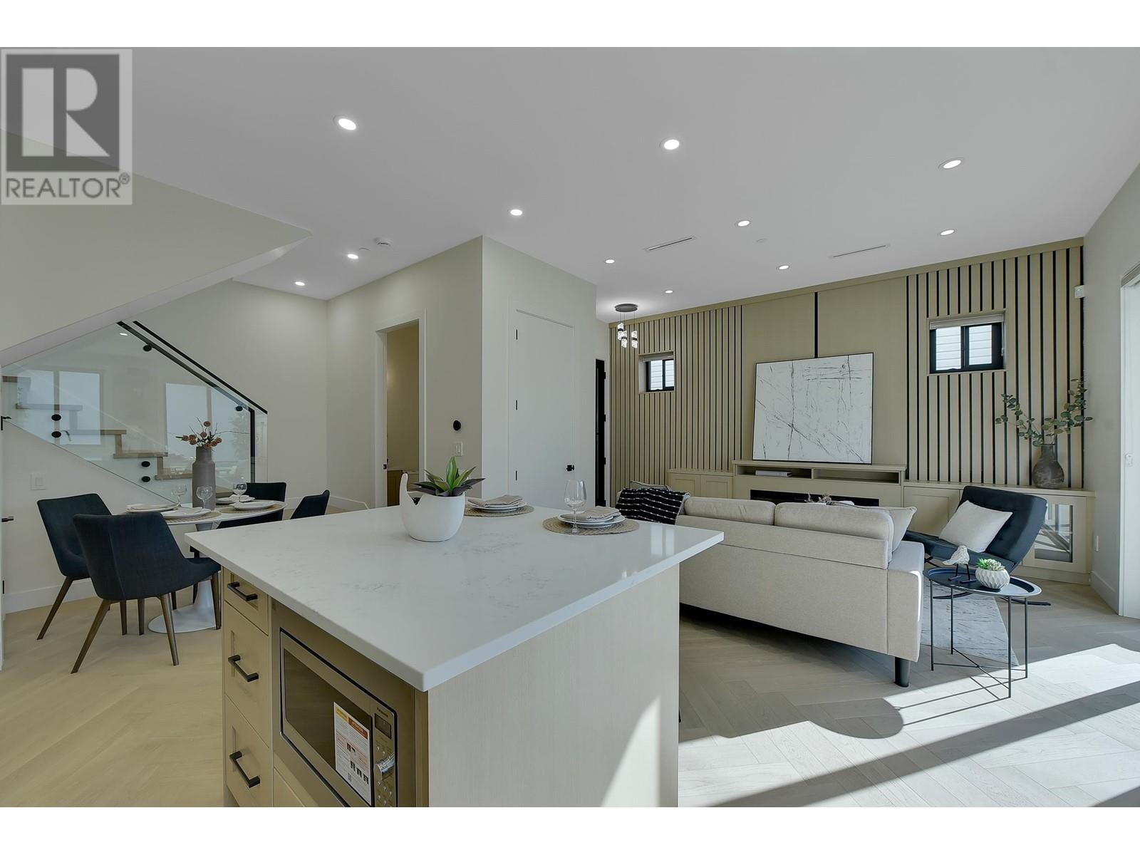 2 8079 Selkirk Street Property Photo 11