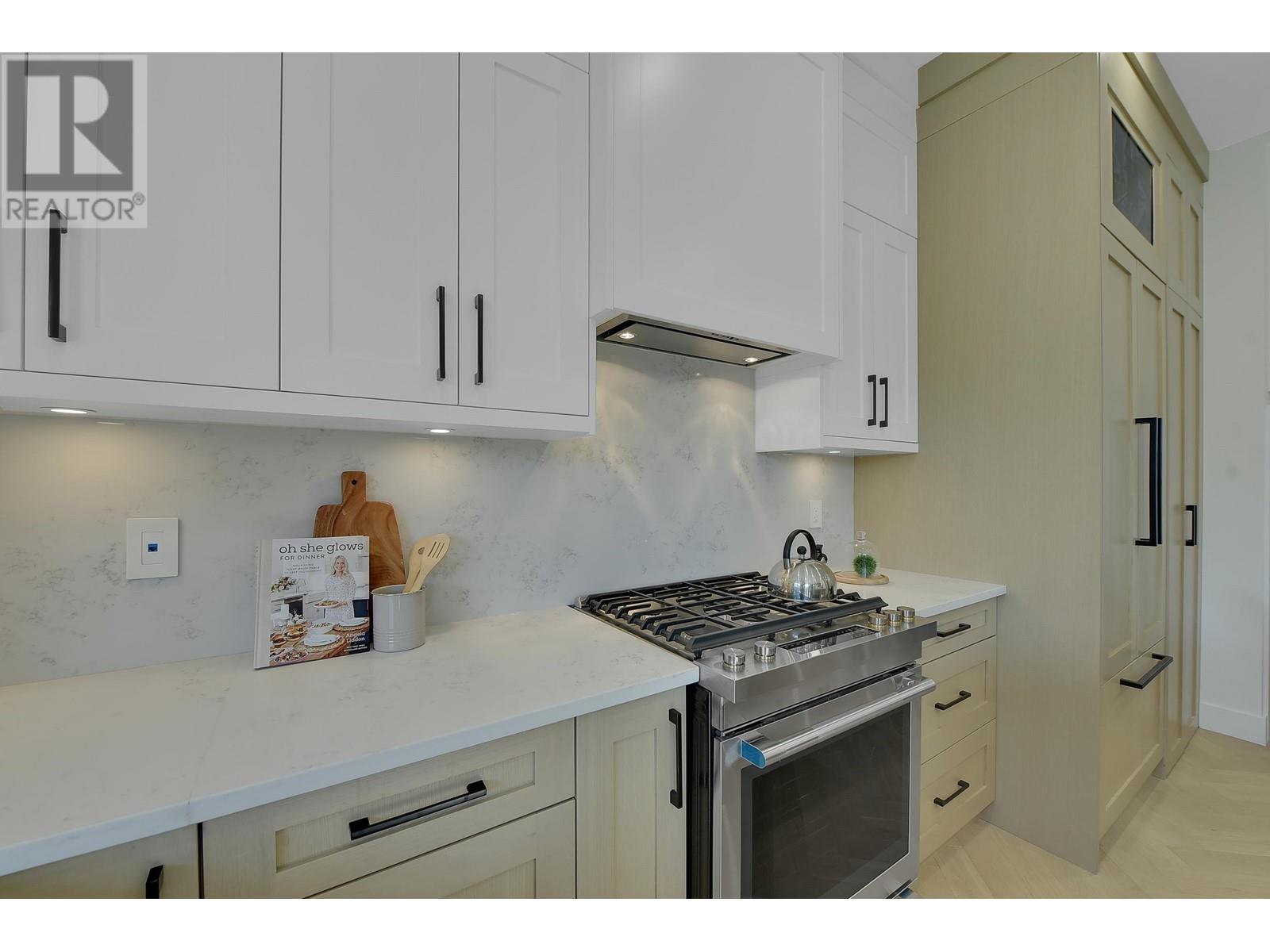 2 8079 Selkirk Street Property Photo 12
