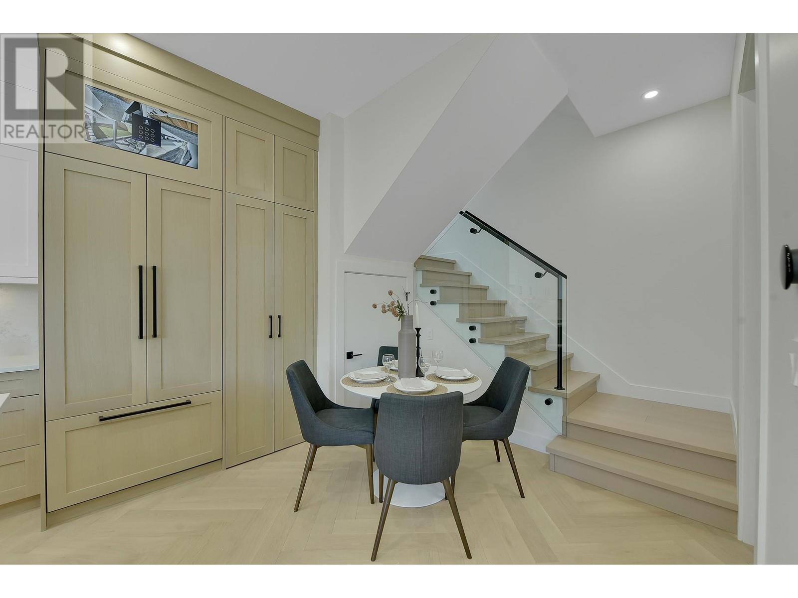 2 8079 Selkirk Street Property Photo 14